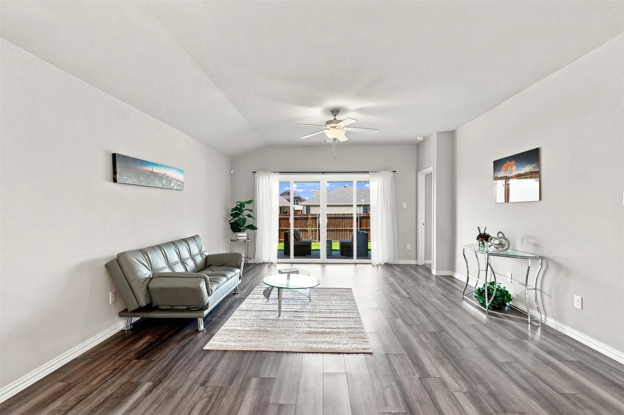 Single Family Residence For Sale in Tarrant County , 2848 Fox Trail Lane, Fort Worth, Texas 76108, 3 Bedroom, 2 Bathroom, 2 Garage spaces, 1,817 Sqft, built in 2022, mls#21356931, Real Estate Agent in Fort Worth, Homes For Sale in Tarrant county, Homes For Sale in Fort Worth, Realtor in Fort Worth Texas, Real Estate Brokerage Independent Realty Texas, Luminita Cordes Realtor