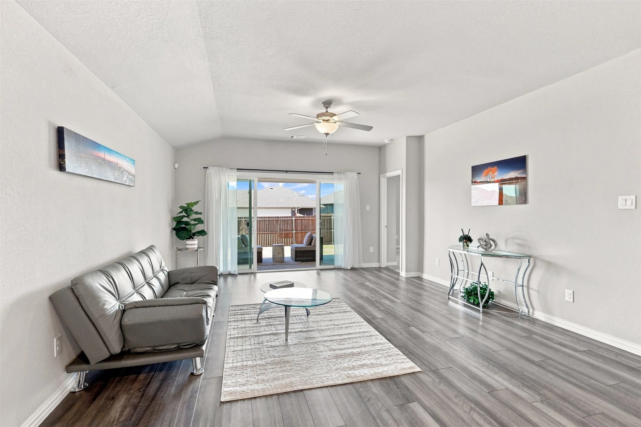 Single Family Residence For Sale in Tarrant County , 2848 Fox Trail Lane, Fort Worth, Texas 76108, 3 Bedroom, 2 Bathroom, 2 Garage spaces, 1,817 Sqft, built in 2022, mls#21356931, Real Estate Agent in Fort Worth, Homes For Sale in Tarrant county, Homes For Sale in Fort Worth, Realtor in Fort Worth Texas, Real Estate Brokerage Independent Realty Texas, Luminita Cordes Realtor