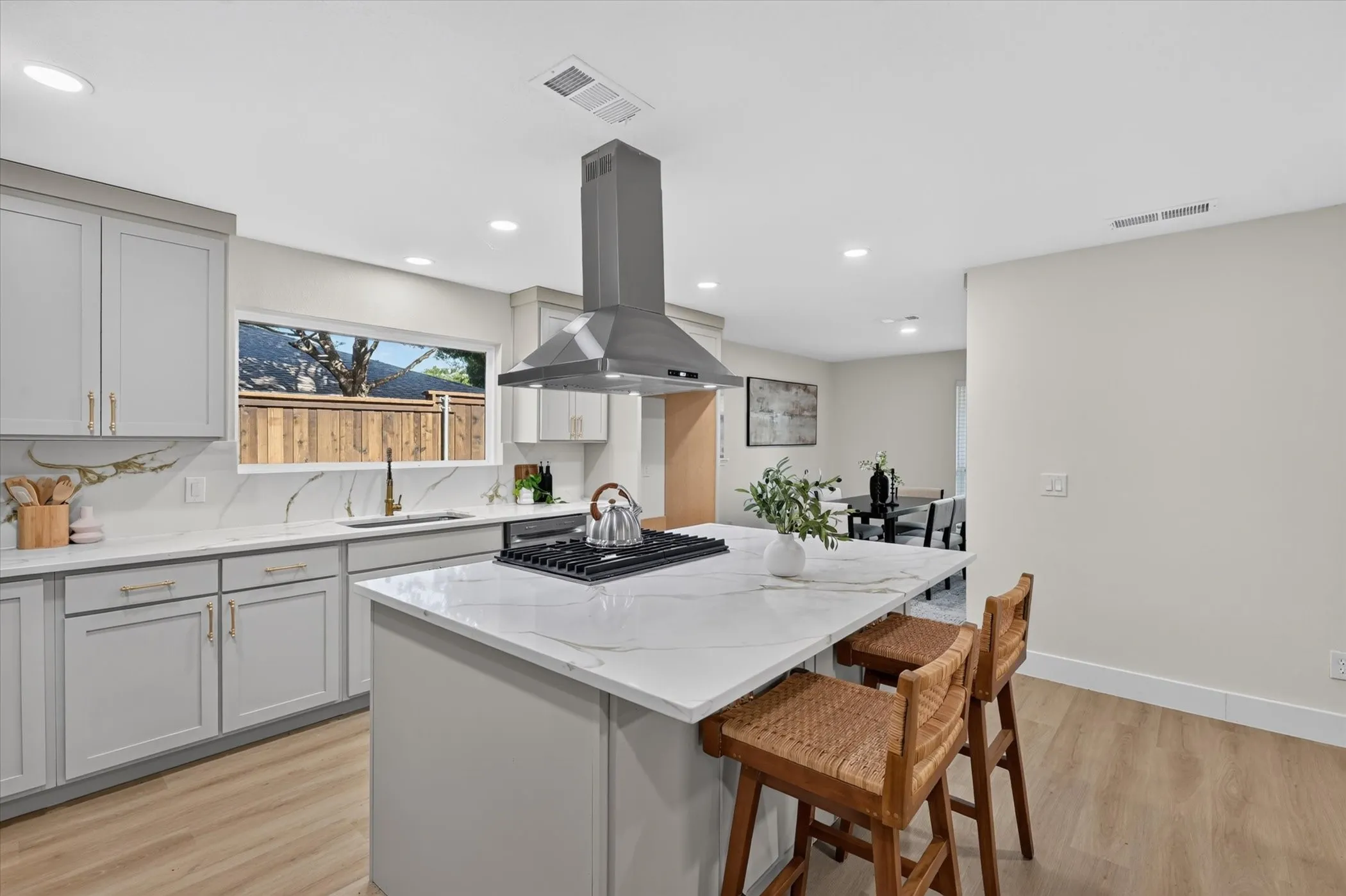 Single Family Residence For Sale in Collin County , 2608 Northcrest Drive, Plano, Texas 75075, 4 Bedroom, 2 Bathroom, 2 Garage spaces, 2,204 Sqft, built in 1970, mls#21357642, Real Estate Agent in Plano, Homes For Sale in Collin county, Homes For Sale in Plano, Realtor in Plano Texas, Real Estate Brokerage Independent Realty Texas, Luminita Cordes Realtor