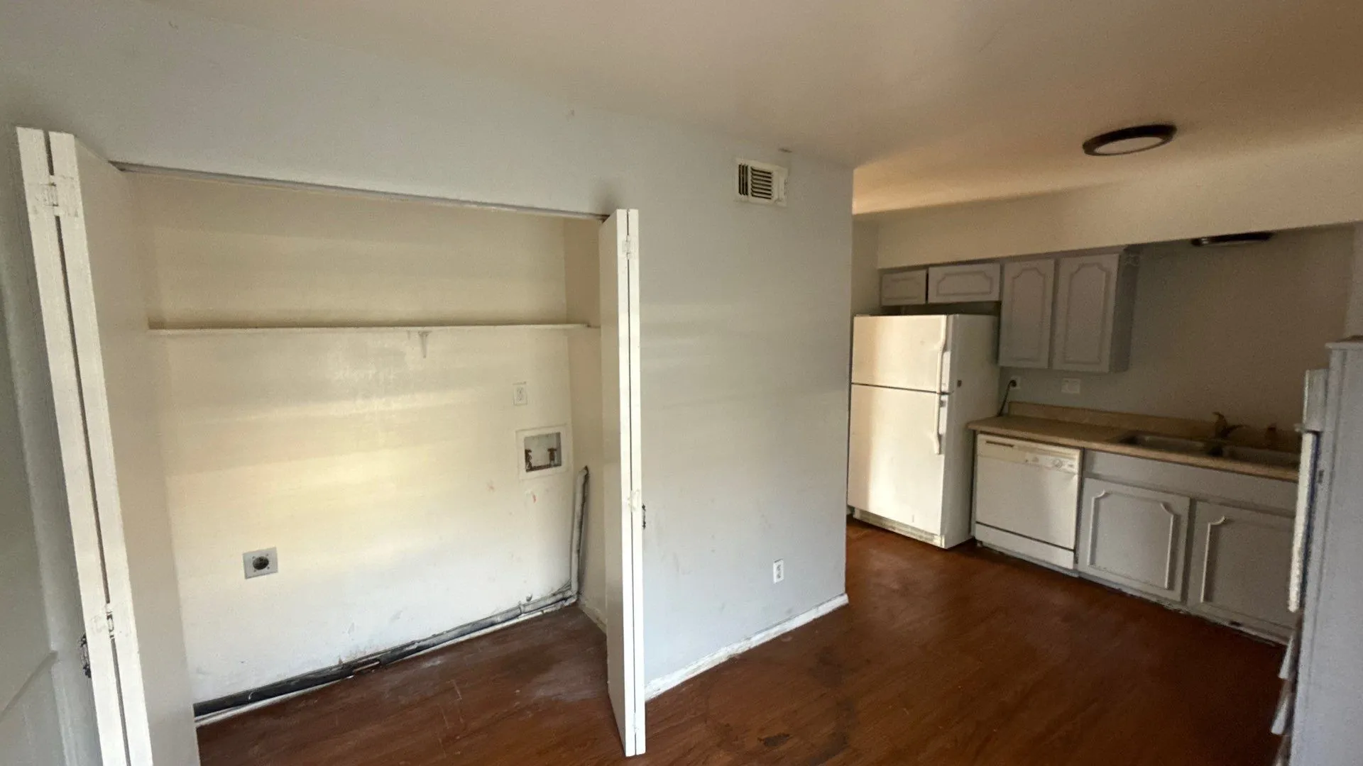 Duplex For Sale in Tarrant County , 1907 Nolen Court, Arlington, Texas 76012, 4 Bedroom, 4 Bathroom, Garage spaces, 0 Sqft, built in 1971, Price $279,900, mls#21357072, Real Estate Agent in Arlington, Homes For Sale in Tarrant county, Homes For Sale in Arlington, Realtor in Arlington Texas, Real Estate Brokerage Independent Realty Texas, Luminita Cordes Realtor