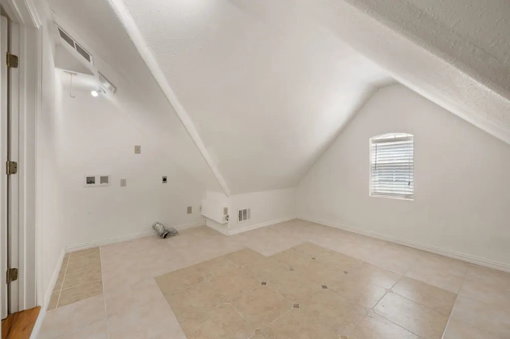 Single Family Residence For Sale in Tarrant County , 5132 Pearl Drive, North Richland Hills, Texas 76180, 6 Bedroom, 5 Bathroom, 3 Garage spaces, 3,230 Sqft, built in 2009, mls#21357477, Real Estate Agent in North Richland Hills, Homes For Sale in Tarrant county, Homes For Sale in North Richland Hills, Realtor in North Richland Hills Texas, Real Estate Brokerage Independent Realty Texas, Luminita Cordes Realtor