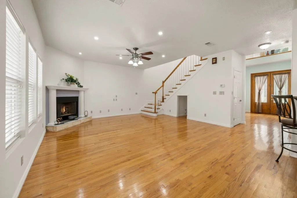 Single Family Residence For Sale in Tarrant County , 5132 Pearl Drive, North Richland Hills, Texas 76180, 6 Bedroom, 5 Bathroom, 3 Garage spaces, 3,230 Sqft, built in 2009, mls#21357477, Real Estate Agent in North Richland Hills, Homes For Sale in Tarrant county, Homes For Sale in North Richland Hills, Realtor in North Richland Hills Texas, Real Estate Brokerage Independent Realty Texas, Luminita Cordes Realtor
