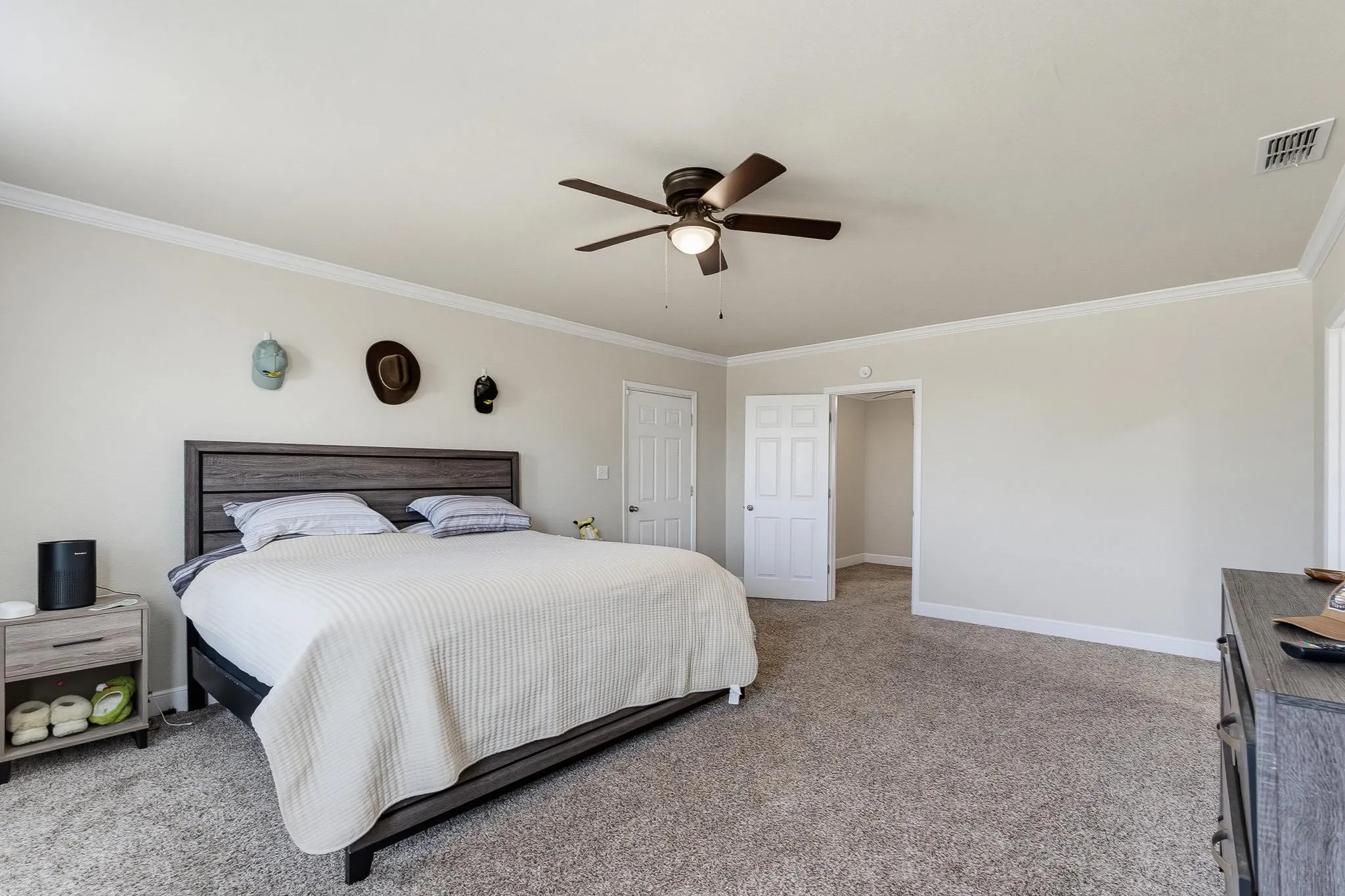 Single Family Residence For Sale in Taylor County , 5473 Questa Drive, Abilene, Texas 79605, 5 Bedroom, 2 Bathroom, Garage spaces, 1,618 Sqft, built in 1958, mls#21357782, Real Estate Agent in Abilene, Homes For Sale in Taylor county, Homes For Sale in Abilene, Realtor in Abilene Texas, Real Estate Brokerage Independent Realty Texas, Luminita Cordes Realtor