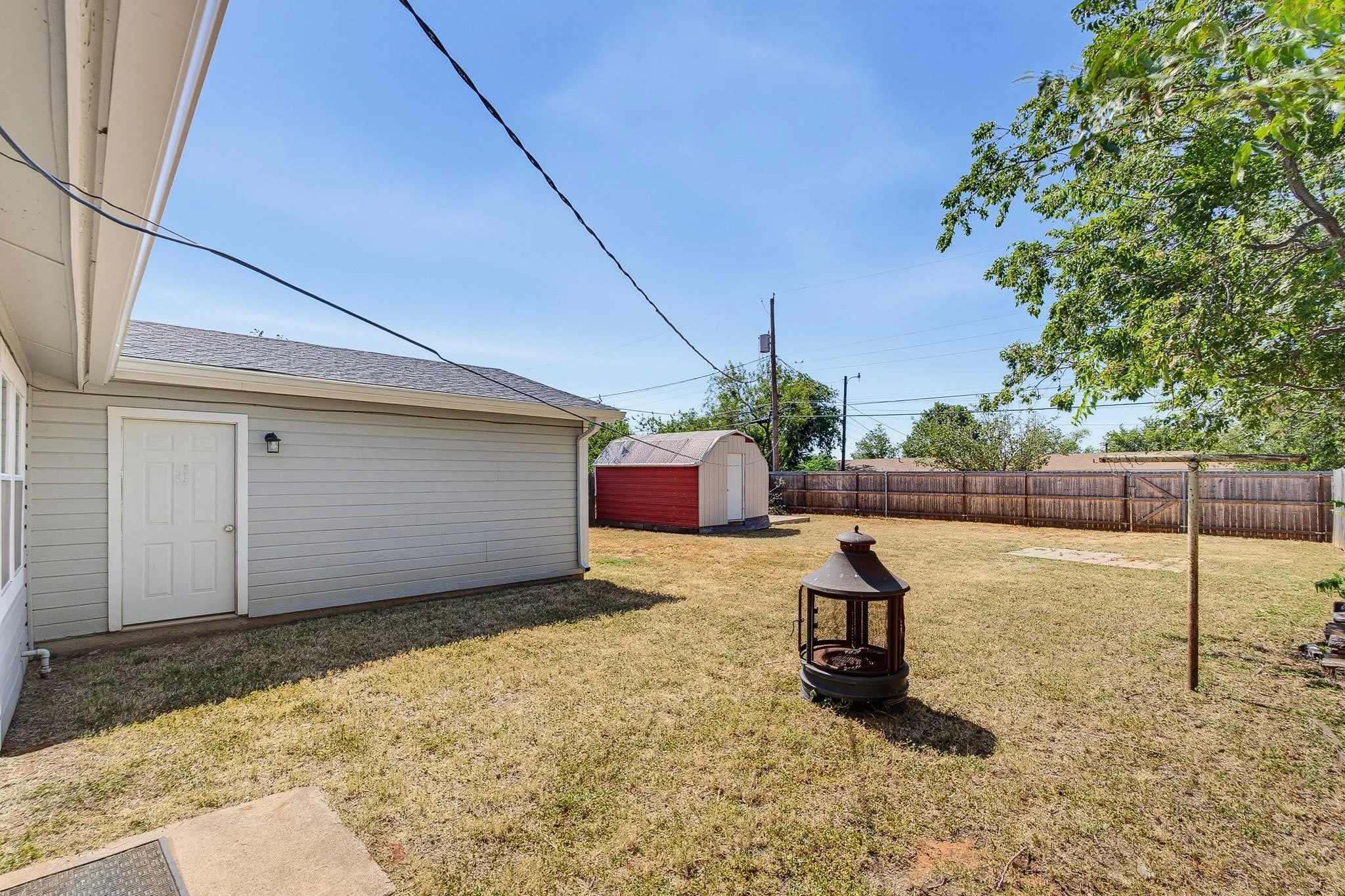 Single Family Residence For Sale in Taylor County , 5473 Questa Drive, Abilene, Texas 79605, 5 Bedroom, 2 Bathroom, Garage spaces, 1,618 Sqft, built in 1958, mls#21357782, Real Estate Agent in Abilene, Homes For Sale in Taylor county, Homes For Sale in Abilene, Realtor in Abilene Texas, Real Estate Brokerage Independent Realty Texas, Luminita Cordes Realtor