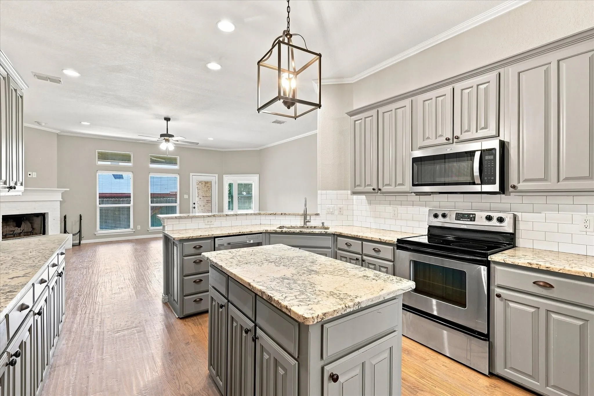 Single Family Residence For Sale in Tarrant County , 6333 Pinionpark Way, Fort Worth, Texas 76179, 4 Bedroom, 2 Bathroom, 2 Garage spaces, 2,123 Sqft, built in 2007, mls#21355389, Real Estate Agent in Fort Worth, Homes For Sale in Tarrant county, Homes For Sale in Fort Worth, Realtor in Fort Worth Texas, Real Estate Brokerage Independent Realty Texas, Luminita Cordes Realtor