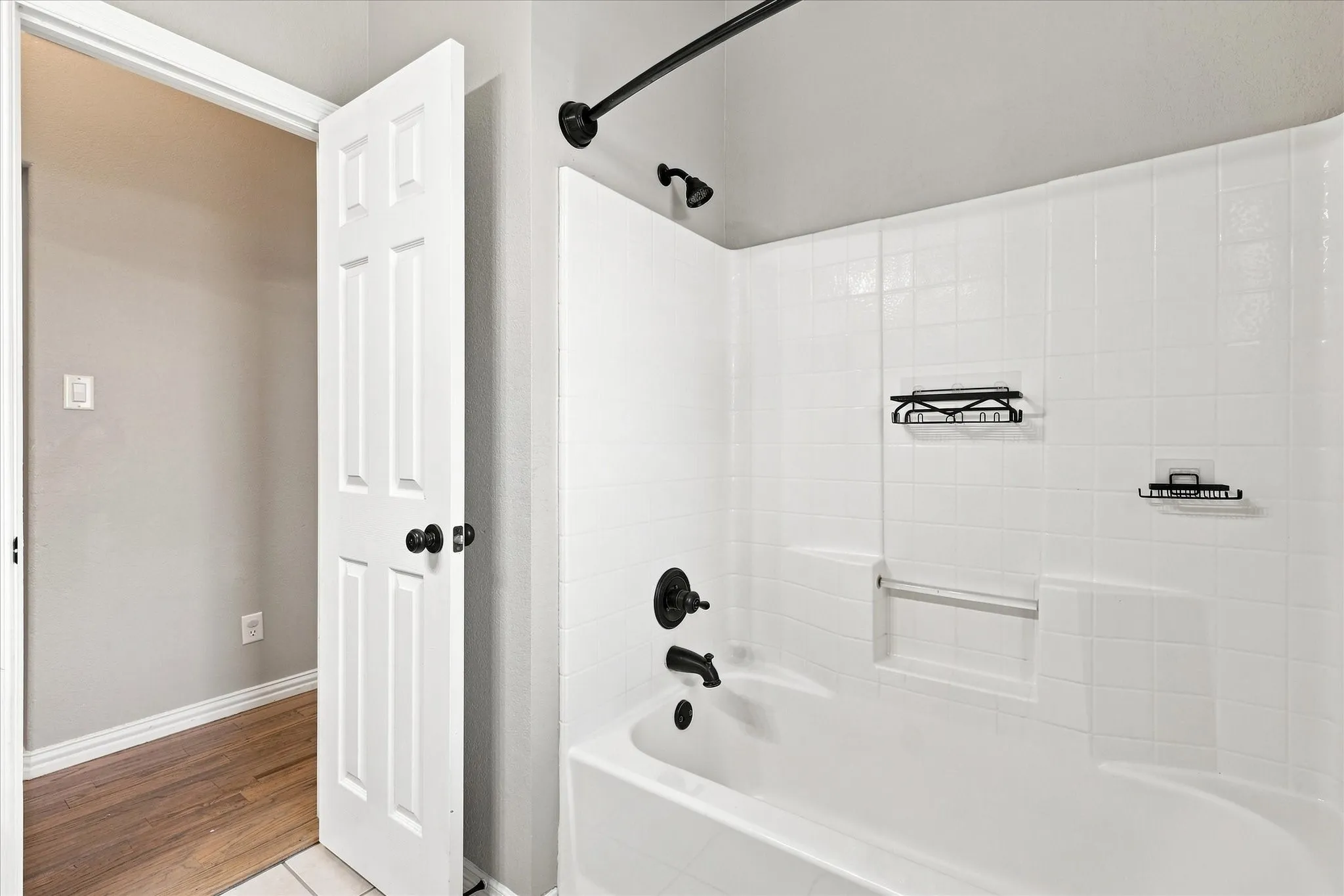 Single Family Residence For Sale in Tarrant County , 6333 Pinionpark Way, Fort Worth, Texas 76179, 4 Bedroom, 2 Bathroom, 2 Garage spaces, 2,123 Sqft, built in 2007, mls#21355389, Real Estate Agent in Fort Worth, Homes For Sale in Tarrant county, Homes For Sale in Fort Worth, Realtor in Fort Worth Texas, Real Estate Brokerage Independent Realty Texas, Luminita Cordes Realtor