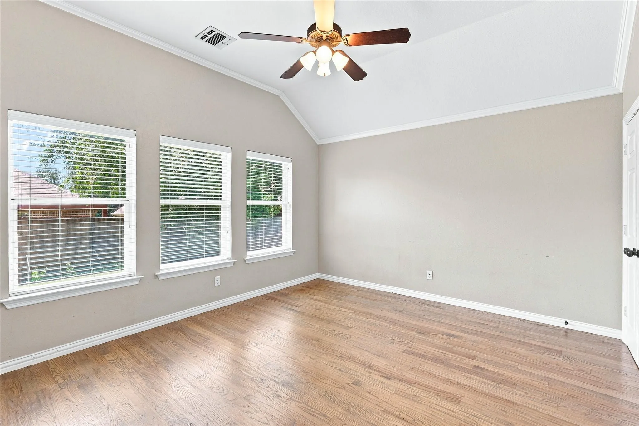 Single Family Residence For Sale in Tarrant County , 6333 Pinionpark Way, Fort Worth, Texas 76179, 4 Bedroom, 2 Bathroom, 2 Garage spaces, 2,123 Sqft, built in 2007, mls#21355389, Real Estate Agent in Fort Worth, Homes For Sale in Tarrant county, Homes For Sale in Fort Worth, Realtor in Fort Worth Texas, Real Estate Brokerage Independent Realty Texas, Luminita Cordes Realtor