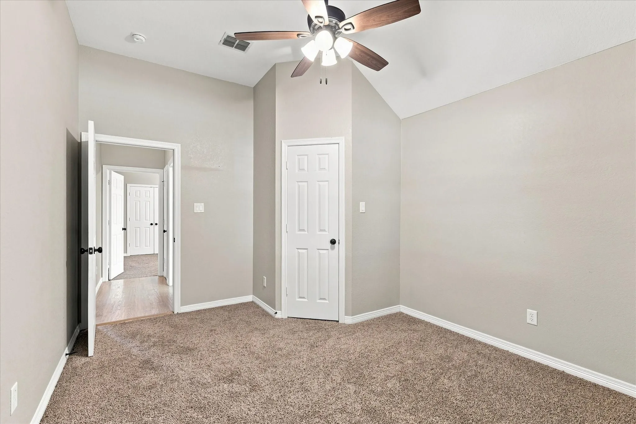 Single Family Residence For Sale in Tarrant County , 6333 Pinionpark Way, Fort Worth, Texas 76179, 4 Bedroom, 2 Bathroom, 2 Garage spaces, 2,123 Sqft, built in 2007, mls#21355389, Real Estate Agent in Fort Worth, Homes For Sale in Tarrant county, Homes For Sale in Fort Worth, Realtor in Fort Worth Texas, Real Estate Brokerage Independent Realty Texas, Luminita Cordes Realtor