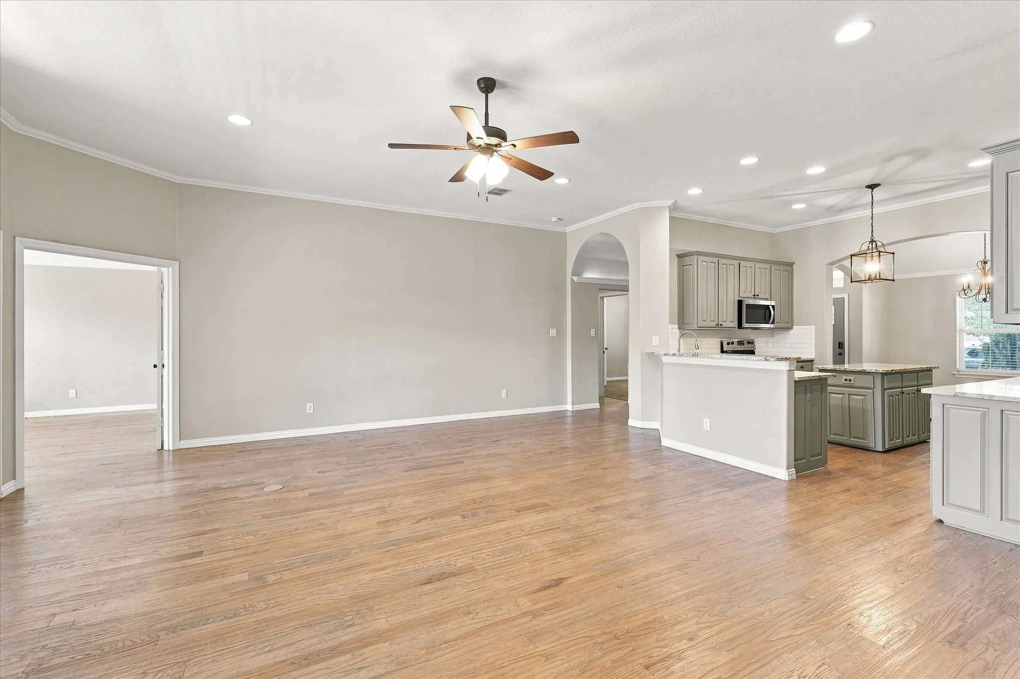 Single Family Residence For Sale in Tarrant County , 6333 Pinionpark Way, Fort Worth, Texas 76179, 4 Bedroom, 2 Bathroom, 2 Garage spaces, 2,123 Sqft, built in 2007, mls#21355389, Real Estate Agent in Fort Worth, Homes For Sale in Tarrant county, Homes For Sale in Fort Worth, Realtor in Fort Worth Texas, Real Estate Brokerage Independent Realty Texas, Luminita Cordes Realtor