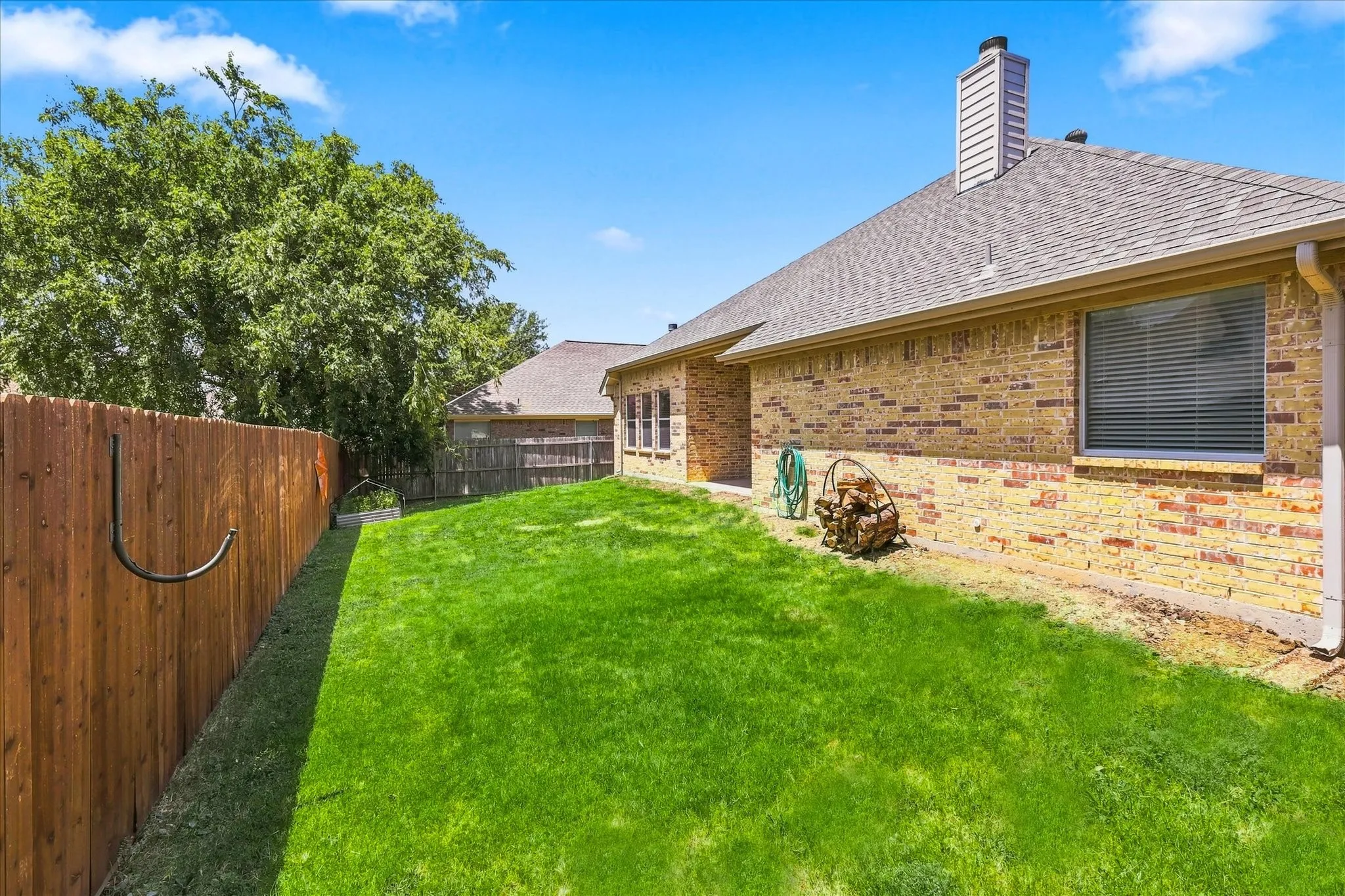 Single Family Residence For Sale in Tarrant County , 6333 Pinionpark Way, Fort Worth, Texas 76179, 4 Bedroom, 2 Bathroom, 2 Garage spaces, 2,123 Sqft, built in 2007, mls#21355389, Real Estate Agent in Fort Worth, Homes For Sale in Tarrant county, Homes For Sale in Fort Worth, Realtor in Fort Worth Texas, Real Estate Brokerage Independent Realty Texas, Luminita Cordes Realtor
