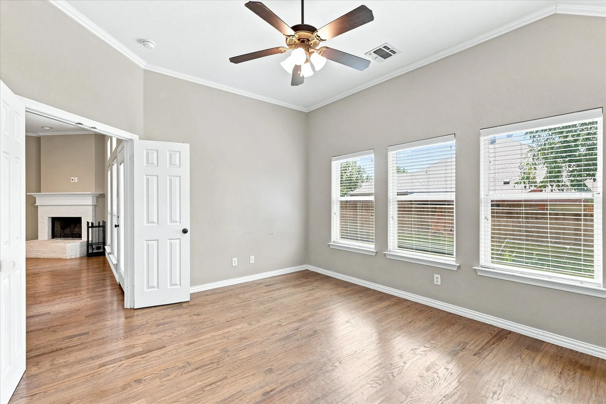 Single Family Residence For Sale in Tarrant County , 6333 Pinionpark Way, Fort Worth, Texas 76179, 4 Bedroom, 2 Bathroom, 2 Garage spaces, 2,123 Sqft, built in 2007, mls#21355389, Real Estate Agent in Fort Worth, Homes For Sale in Tarrant county, Homes For Sale in Fort Worth, Realtor in Fort Worth Texas, Real Estate Brokerage Independent Realty Texas, Luminita Cordes Realtor