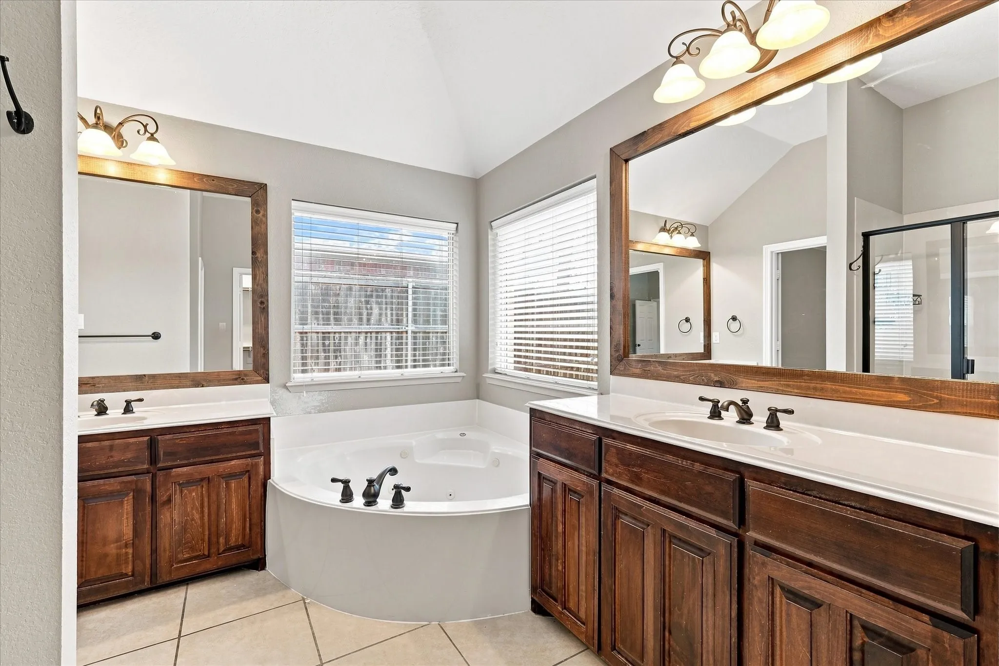 Single Family Residence For Sale in Tarrant County , 6333 Pinionpark Way, Fort Worth, Texas 76179, 4 Bedroom, 2 Bathroom, 2 Garage spaces, 2,123 Sqft, built in 2007, mls#21355389, Real Estate Agent in Fort Worth, Homes For Sale in Tarrant county, Homes For Sale in Fort Worth, Realtor in Fort Worth Texas, Real Estate Brokerage Independent Realty Texas, Luminita Cordes Realtor