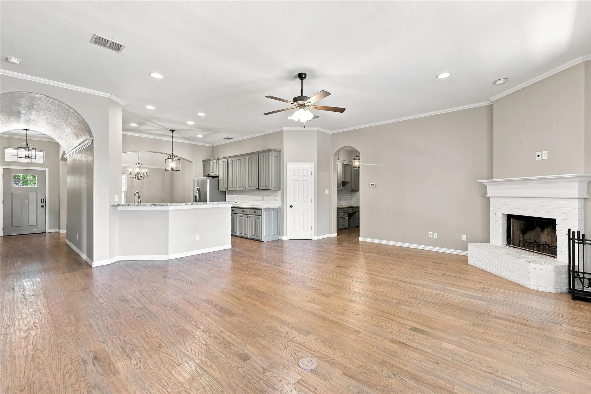 Single Family Residence For Sale in Tarrant County , 6333 Pinionpark Way, Fort Worth, Texas 76179, 4 Bedroom, 2 Bathroom, 2 Garage spaces, 2,123 Sqft, built in 2007, mls#21355389, Real Estate Agent in Fort Worth, Homes For Sale in Tarrant county, Homes For Sale in Fort Worth, Realtor in Fort Worth Texas, Real Estate Brokerage Independent Realty Texas, Luminita Cordes Realtor