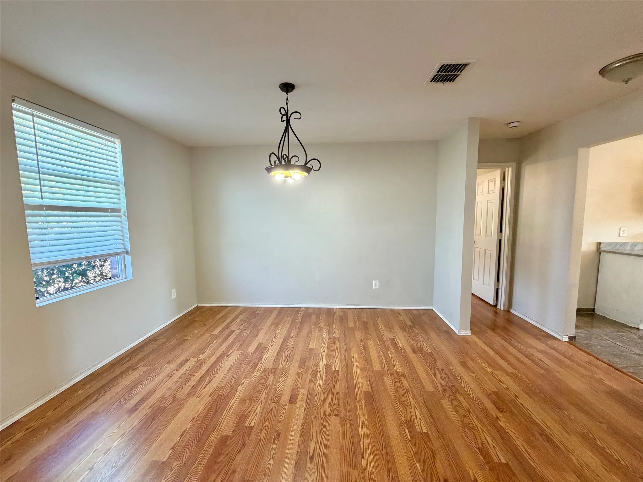 Single Family Residence For Rent in Dallas County , 2732 Ingram Circle, Mesquite, Texas 75181, 5 Bedroom, 3 Bathroom, 2 Garage spaces, 2,989 Sqft, built in 2005, mls#21357753, Real Estate Agent in Mesquite, Homes For Rent in Dallas county, Homes For Rent in Mesquite, Realtor in Mesquite Texas, Real Estate Brokerage Independent Realty Texas, Luminita Cordes Realtor