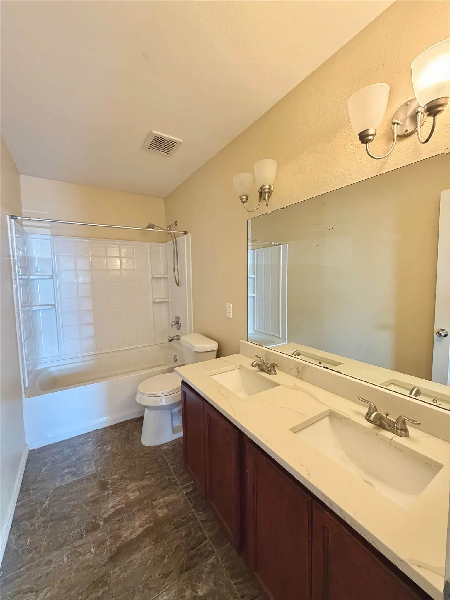 Single Family Residence For Rent in Dallas County , 2732 Ingram Circle, Mesquite, Texas 75181, 5 Bedroom, 3 Bathroom, 2 Garage spaces, 2,989 Sqft, built in 2005, mls#21357753, Real Estate Agent in Mesquite, Homes For Rent in Dallas county, Homes For Rent in Mesquite, Realtor in Mesquite Texas, Real Estate Brokerage Independent Realty Texas, Luminita Cordes Realtor