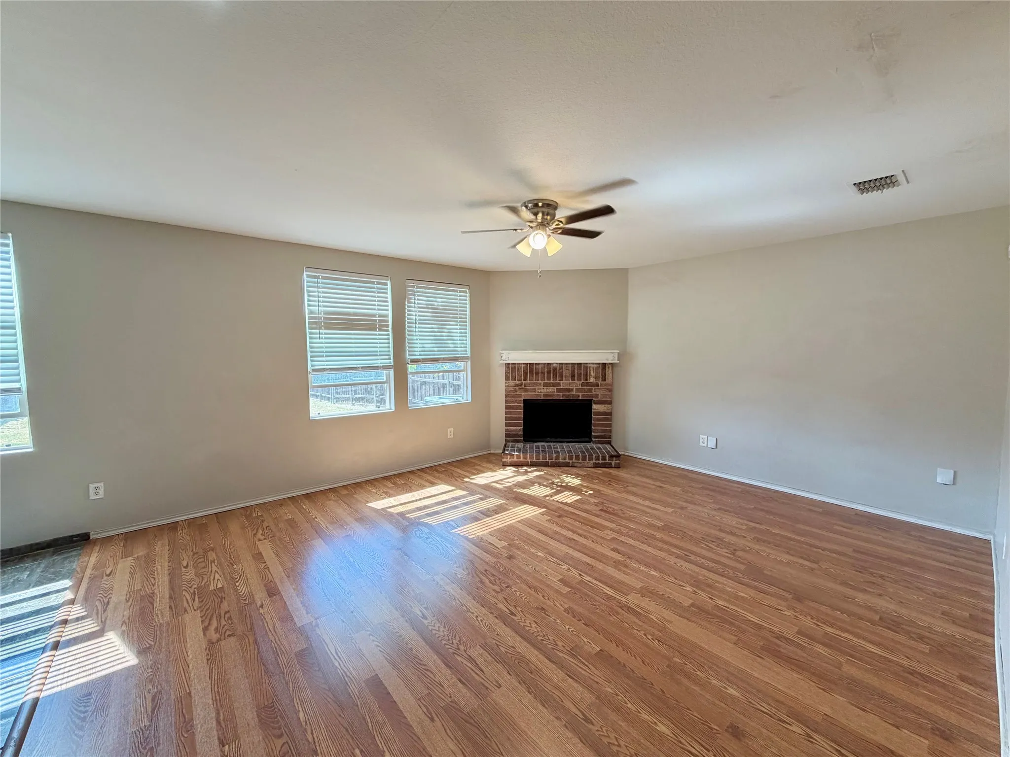 Single Family Residence For Rent in Dallas County , 2732 Ingram Circle, Mesquite, Texas 75181, 5 Bedroom, 3 Bathroom, 2 Garage spaces, 2,989 Sqft, built in 2005, mls#21357753, Real Estate Agent in Mesquite, Homes For Rent in Dallas county, Homes For Rent in Mesquite, Realtor in Mesquite Texas, Real Estate Brokerage Independent Realty Texas, Luminita Cordes Realtor