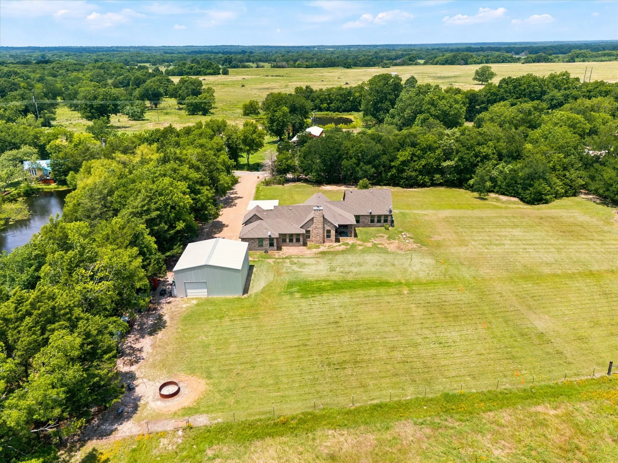 Single Family Residence For Sale in Kaufman County , 10551 County Road 155a, Kaufman, Texas 75142, 6 Bedroom, 4 Bathroom, Garage spaces, 2,951 Sqft, built in 2018, mls#21356709, Real Estate Agent in Kaufman, Homes For Sale in Kaufman county, Homes For Sale in Kaufman, Realtor in Kaufman Texas, Real Estate Brokerage Independent Realty Texas, Luminita Cordes Realtor