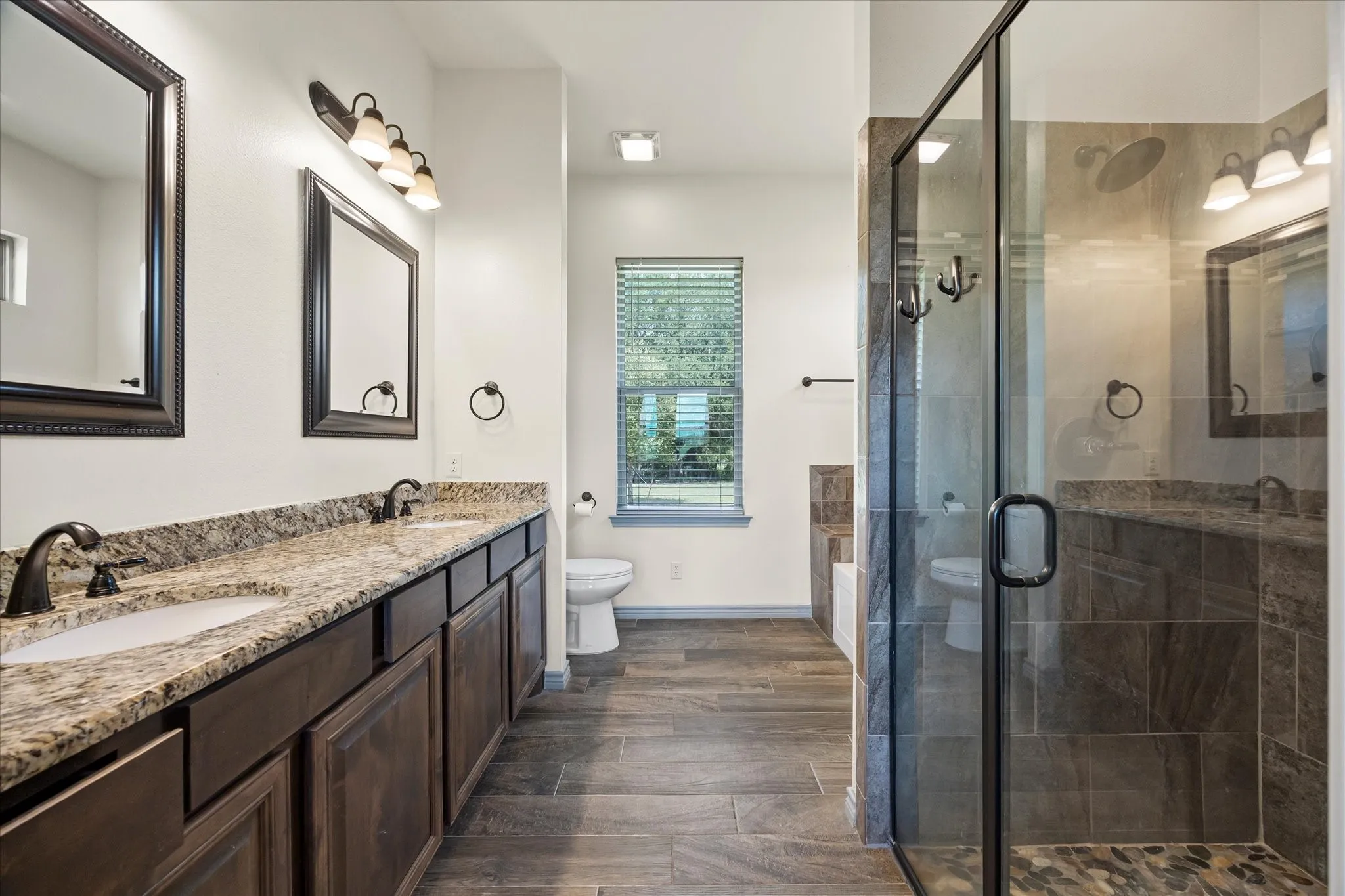Single Family Residence For Sale in Kaufman County , 10551 County Road 155a, Kaufman, Texas 75142, 6 Bedroom, 4 Bathroom, Garage spaces, 2,951 Sqft, built in 2018, mls#21356709, Real Estate Agent in Kaufman, Homes For Sale in Kaufman county, Homes For Sale in Kaufman, Realtor in Kaufman Texas, Real Estate Brokerage Independent Realty Texas, Luminita Cordes Realtor