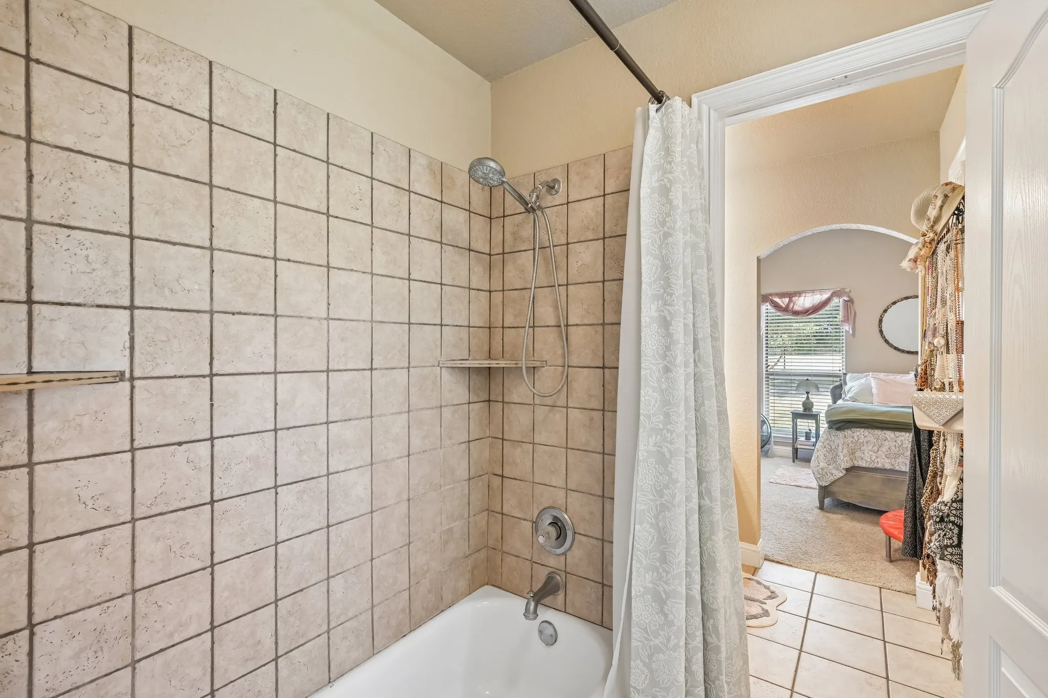 Single Family Residence For Sale in Parker County , 145 Mc Kay Lane, Weatherford, Texas 76088, 4 Bedroom, 3 Bathroom, 2 Garage spaces, 2,310 Sqft, built in 2006, mls#21357792, Real Estate Agent in Weatherford, Homes For Sale in Parker county, Homes For Sale in Weatherford, Realtor in Weatherford Texas, Real Estate Brokerage Independent Realty Texas, Luminita Cordes Realtor
