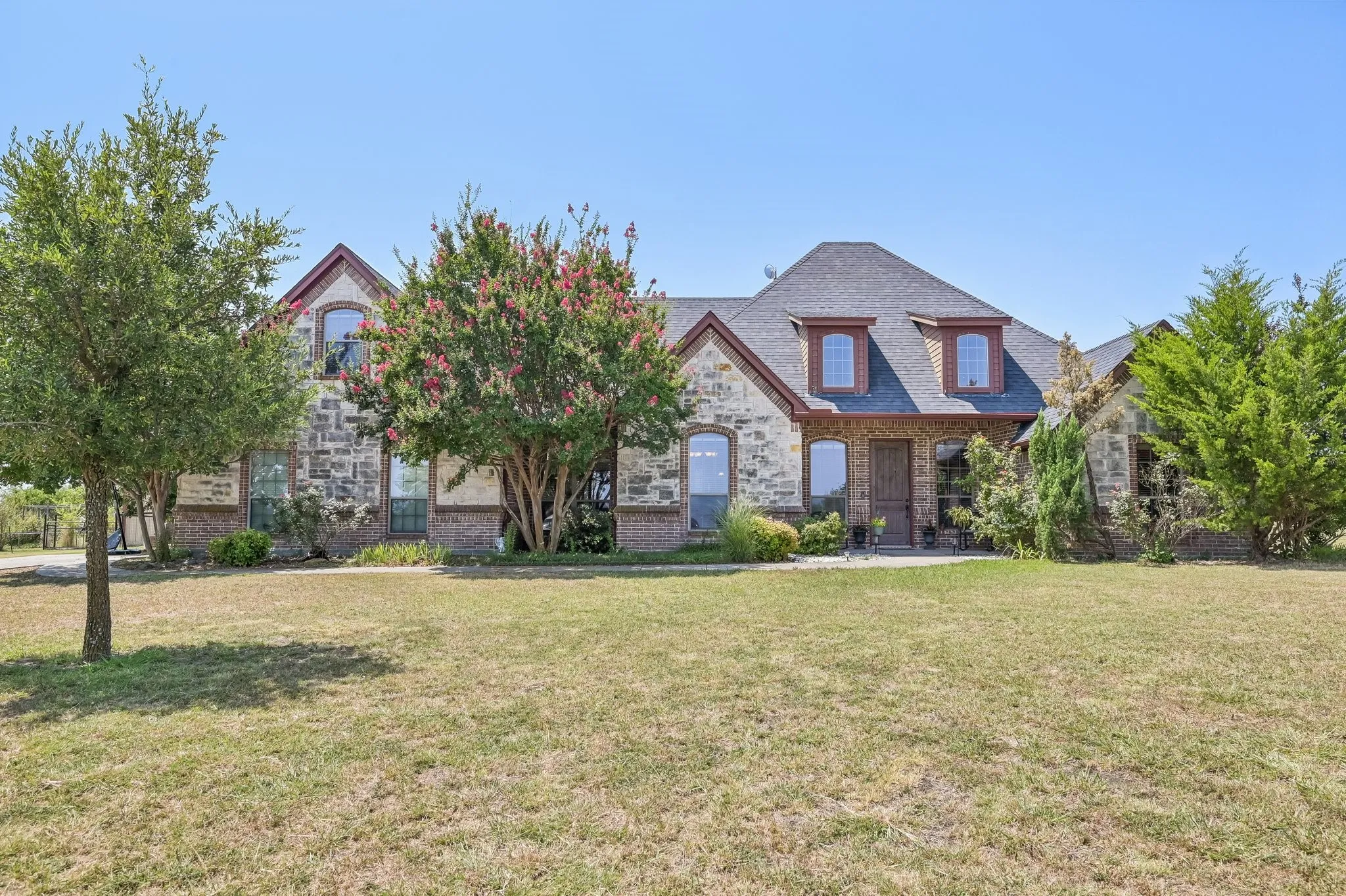 Single Family Residence For Sale in Parker County , 145 Mc Kay Lane, Weatherford, Texas 76088, 4 Bedroom, 3 Bathroom, 2 Garage spaces, 2,310 Sqft, built in 2006, mls#21357792, Real Estate Agent in Weatherford, Homes For Sale in Parker county, Homes For Sale in Weatherford, Realtor in Weatherford Texas, Real Estate Brokerage Independent Realty Texas, Luminita Cordes Realtor