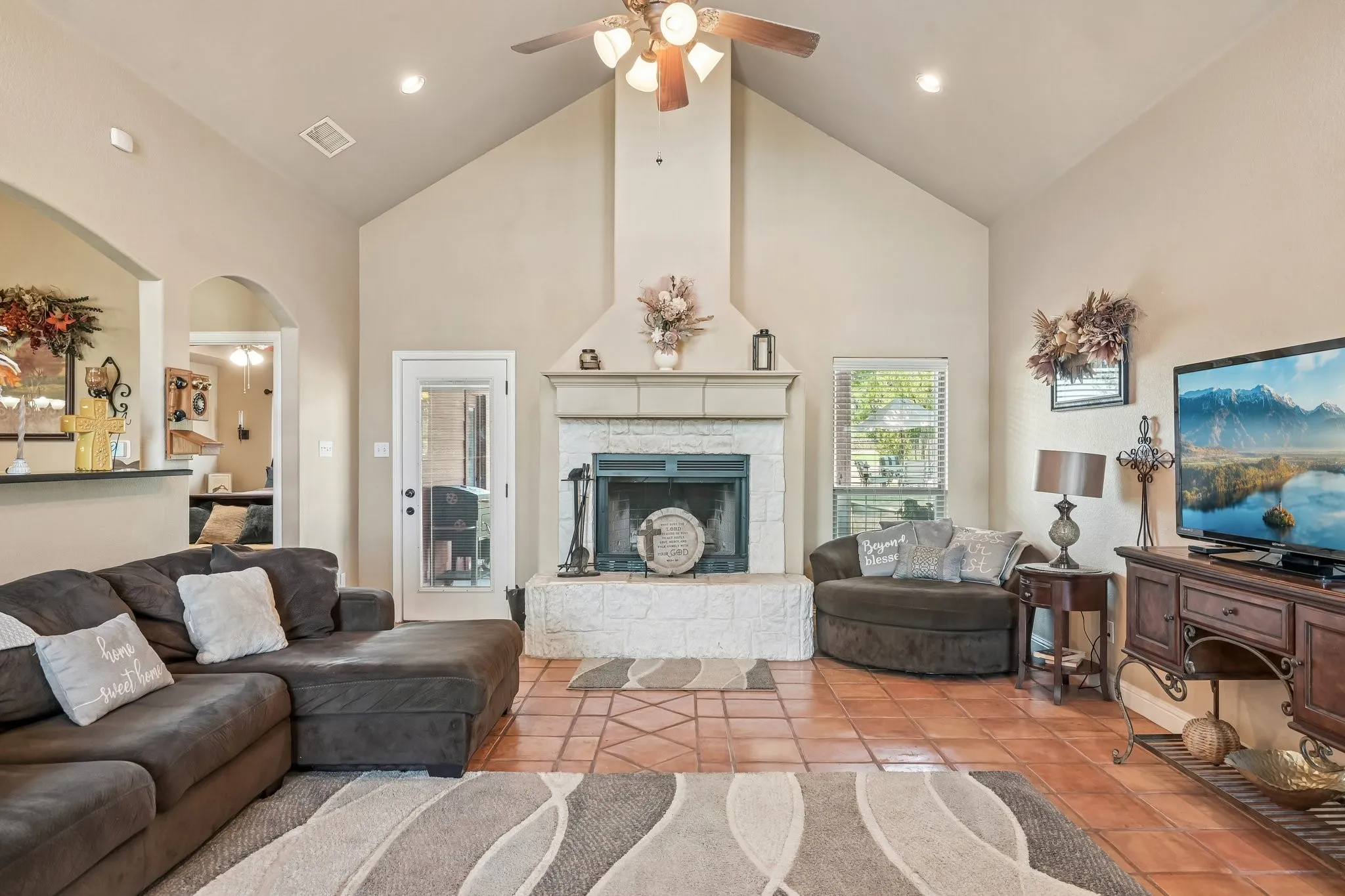Single Family Residence For Sale in Parker County , 145 Mc Kay Lane, Weatherford, Texas 76088, 4 Bedroom, 3 Bathroom, 2 Garage spaces, 2,310 Sqft, built in 2006, mls#21357792, Real Estate Agent in Weatherford, Homes For Sale in Parker county, Homes For Sale in Weatherford, Realtor in Weatherford Texas, Real Estate Brokerage Independent Realty Texas, Luminita Cordes Realtor