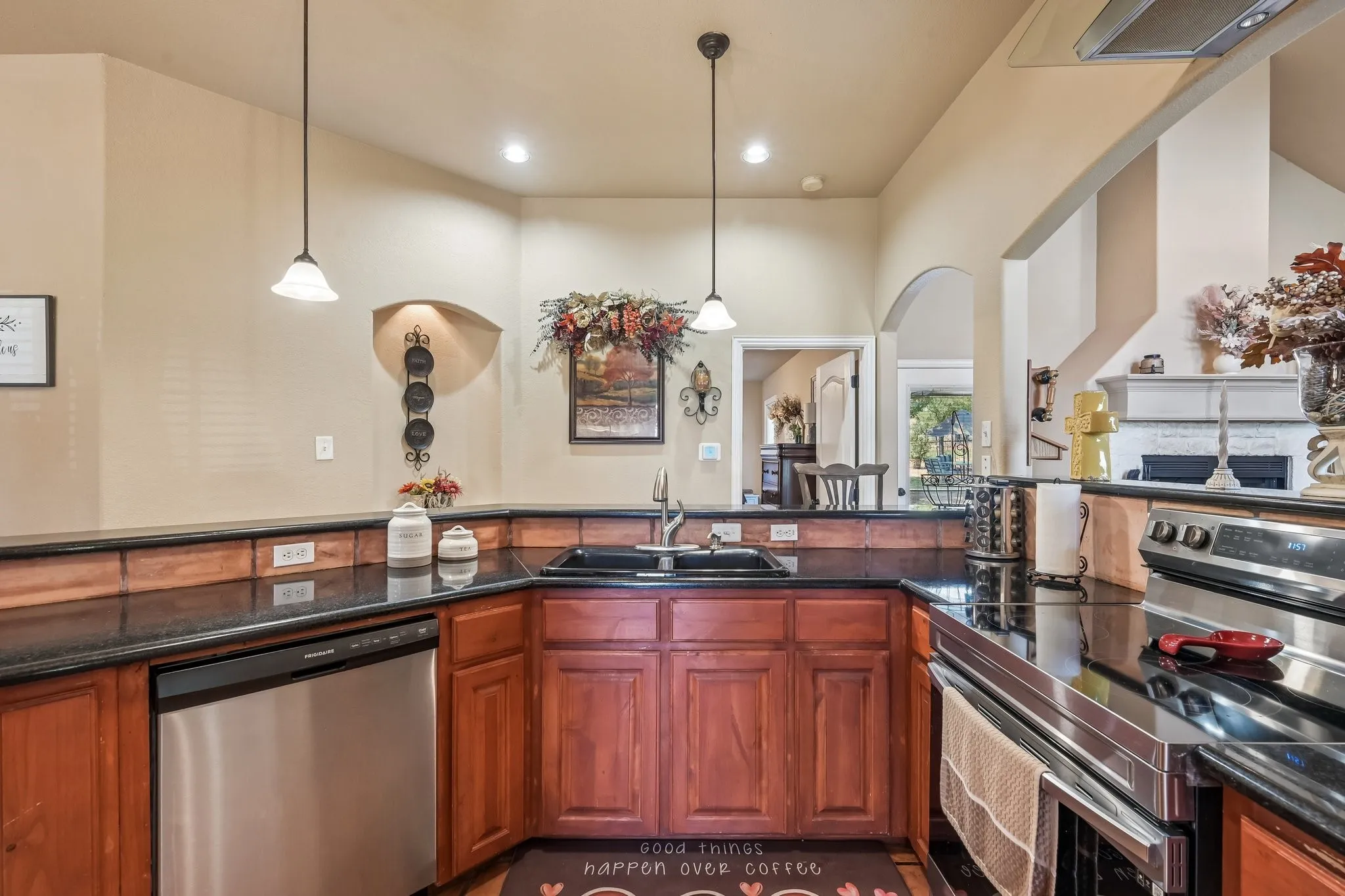 Single Family Residence For Sale in Parker County , 145 Mc Kay Lane, Weatherford, Texas 76088, 4 Bedroom, 3 Bathroom, 2 Garage spaces, 2,310 Sqft, built in 2006, mls#21357792, Real Estate Agent in Weatherford, Homes For Sale in Parker county, Homes For Sale in Weatherford, Realtor in Weatherford Texas, Real Estate Brokerage Independent Realty Texas, Luminita Cordes Realtor