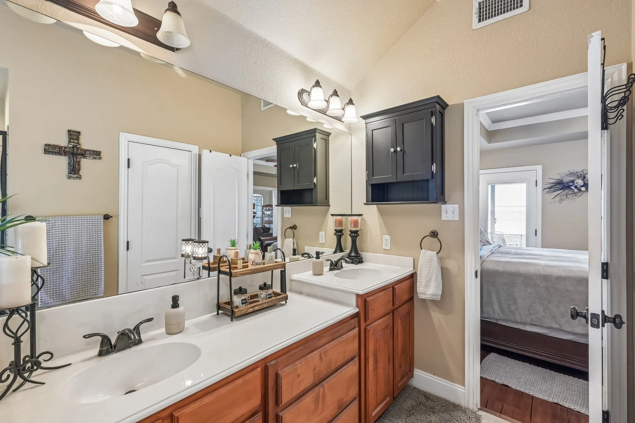 Single Family Residence For Sale in Parker County , 145 Mc Kay Lane, Weatherford, Texas 76088, 4 Bedroom, 3 Bathroom, 2 Garage spaces, 2,310 Sqft, built in 2006, mls#21357792, Real Estate Agent in Weatherford, Homes For Sale in Parker county, Homes For Sale in Weatherford, Realtor in Weatherford Texas, Real Estate Brokerage Independent Realty Texas, Luminita Cordes Realtor