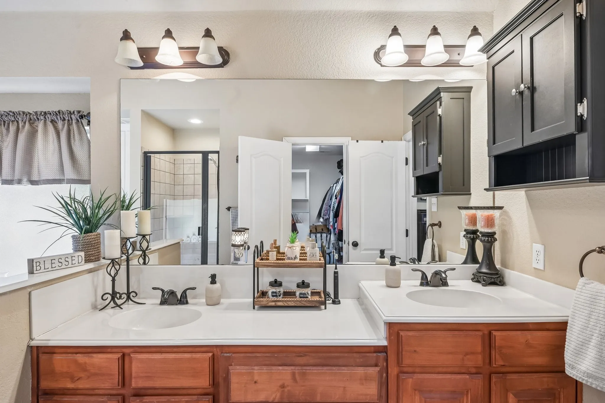 Single Family Residence For Sale in Parker County , 145 Mc Kay Lane, Weatherford, Texas 76088, 4 Bedroom, 3 Bathroom, 2 Garage spaces, 2,310 Sqft, built in 2006, mls#21357792, Real Estate Agent in Weatherford, Homes For Sale in Parker county, Homes For Sale in Weatherford, Realtor in Weatherford Texas, Real Estate Brokerage Independent Realty Texas, Luminita Cordes Realtor
