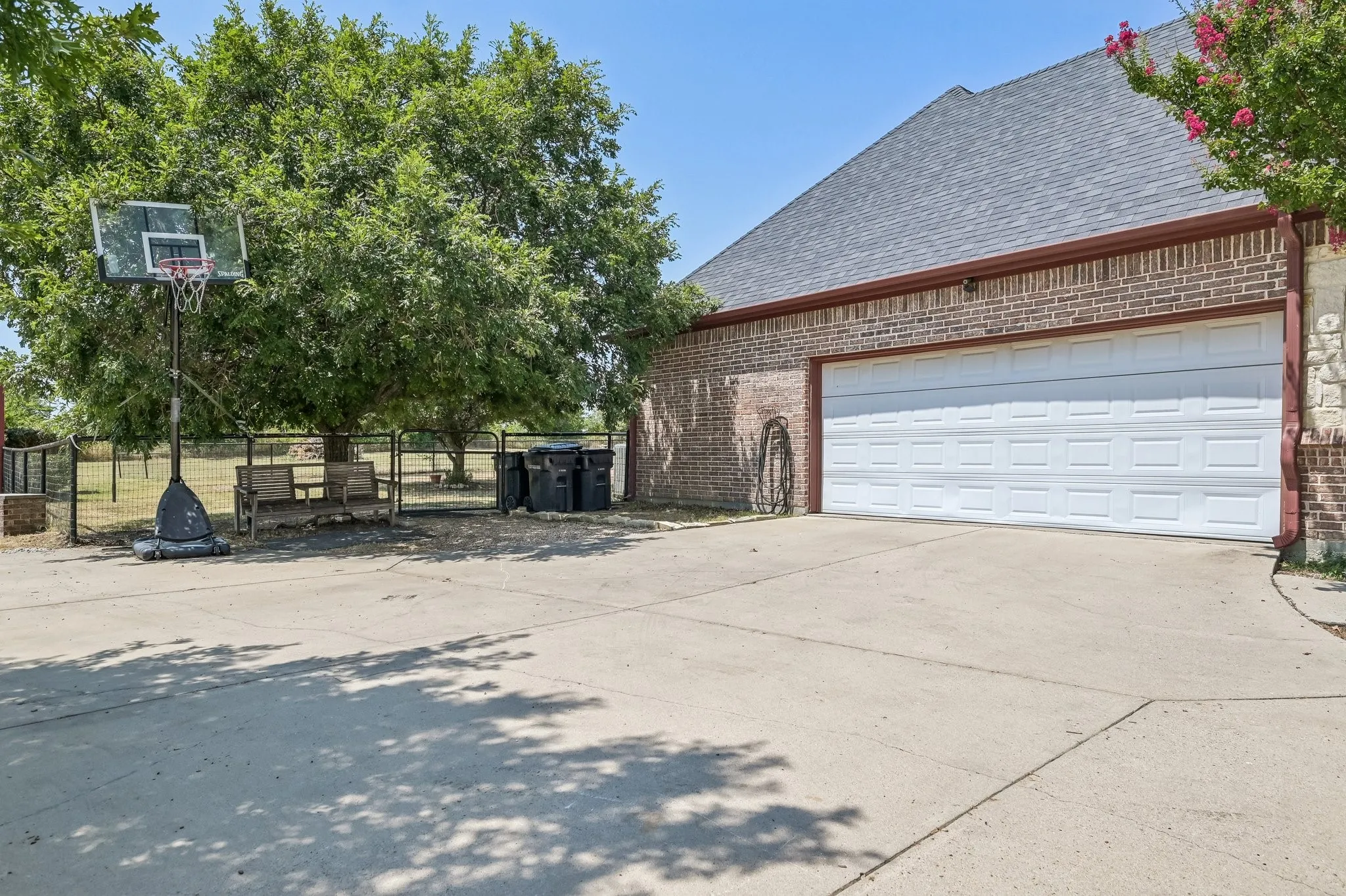Single Family Residence For Sale in Parker County , 145 Mc Kay Lane, Weatherford, Texas 76088, 4 Bedroom, 3 Bathroom, 2 Garage spaces, 2,310 Sqft, built in 2006, mls#21357792, Real Estate Agent in Weatherford, Homes For Sale in Parker county, Homes For Sale in Weatherford, Realtor in Weatherford Texas, Real Estate Brokerage Independent Realty Texas, Luminita Cordes Realtor
