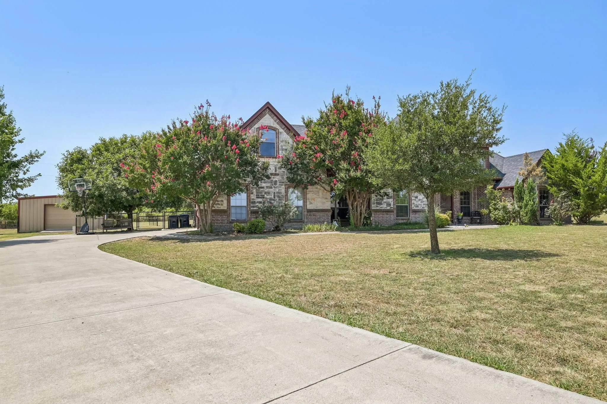 Single Family Residence For Sale in Parker County , 145 Mc Kay Lane, Weatherford, Texas 76088, 4 Bedroom, 3 Bathroom, 2 Garage spaces, 2,310 Sqft, built in 2006, mls#21357792, Real Estate Agent in Weatherford, Homes For Sale in Parker county, Homes For Sale in Weatherford, Realtor in Weatherford Texas, Real Estate Brokerage Independent Realty Texas, Luminita Cordes Realtor
