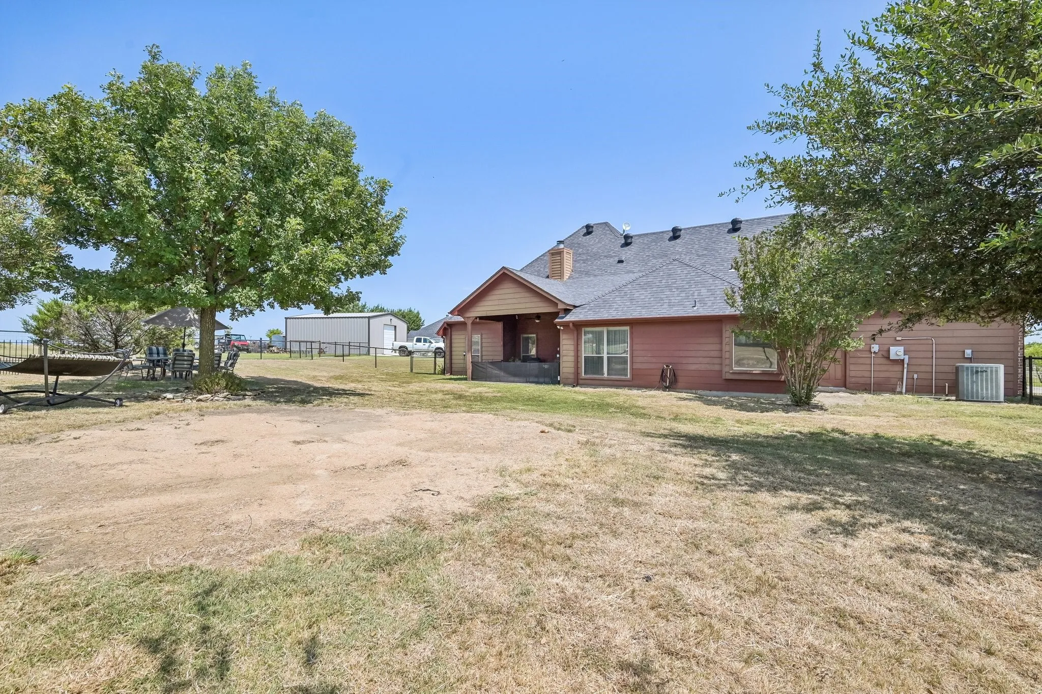 Single Family Residence For Sale in Parker County , 145 Mc Kay Lane, Weatherford, Texas 76088, 4 Bedroom, 3 Bathroom, 2 Garage spaces, 2,310 Sqft, built in 2006, mls#21357792, Real Estate Agent in Weatherford, Homes For Sale in Parker county, Homes For Sale in Weatherford, Realtor in Weatherford Texas, Real Estate Brokerage Independent Realty Texas, Luminita Cordes Realtor