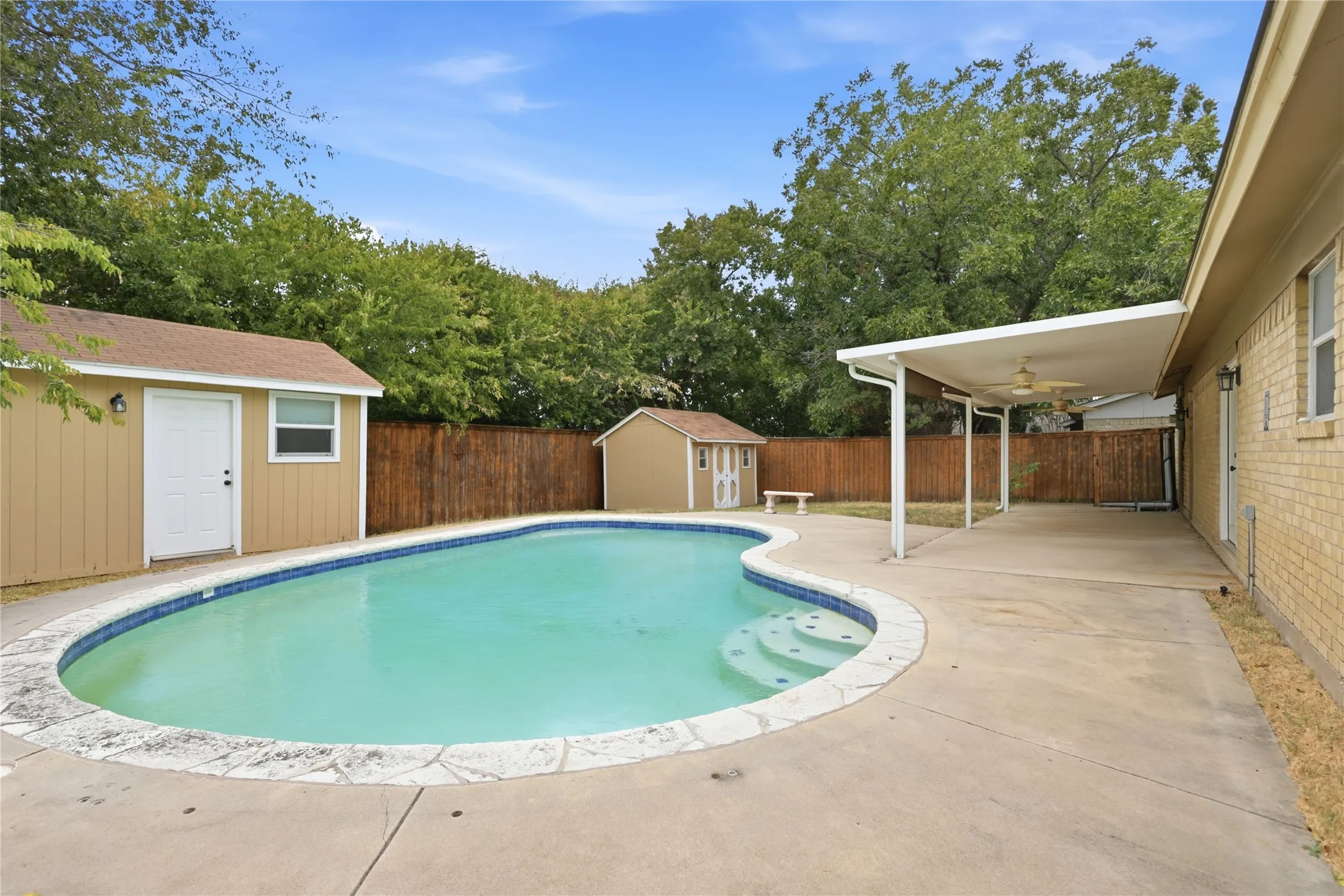 Single Family Residence For Rent in Tarrant County , 6705 Nola Court, Watauga, Texas 76148, 3 Bedroom, 2 Bathroom, Garage spaces, 1,792 Sqft, built in 1972, mls#21356374, Real Estate Agent in Watauga, Homes For Rent in Tarrant county, Homes For Rent in Watauga, Realtor in Watauga Texas, Real Estate Brokerage Independent Realty Texas, Luminita Cordes Realtor