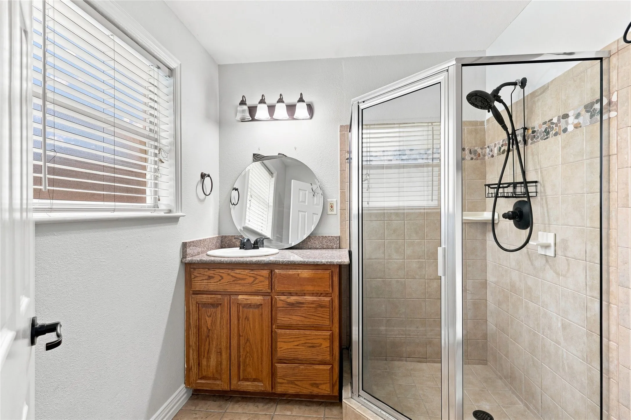 Single Family Residence For Rent in Tarrant County , 6705 Nola Court, Watauga, Texas 76148, 3 Bedroom, 2 Bathroom, Garage spaces, 1,792 Sqft, built in 1972, mls#21356374, Real Estate Agent in Watauga, Homes For Rent in Tarrant county, Homes For Rent in Watauga, Realtor in Watauga Texas, Real Estate Brokerage Independent Realty Texas, Luminita Cordes Realtor