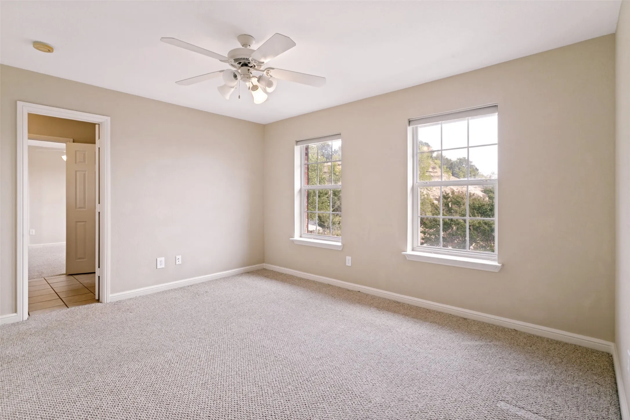 Single Family Residence For Sale in Tarrant County , 6932 La Cantera Drive, Fort Worth, Texas 76108, 4 Bedroom, 4 Bathroom, 3 Garage spaces, 3,493 Sqft, built in 2003, mls#21336847, Real Estate Agent in Fort Worth, Homes For Sale in Tarrant county, Homes For Sale in Fort Worth, Realtor in Fort Worth Texas, Real Estate Brokerage Independent Realty Texas, Luminita Cordes Realtor