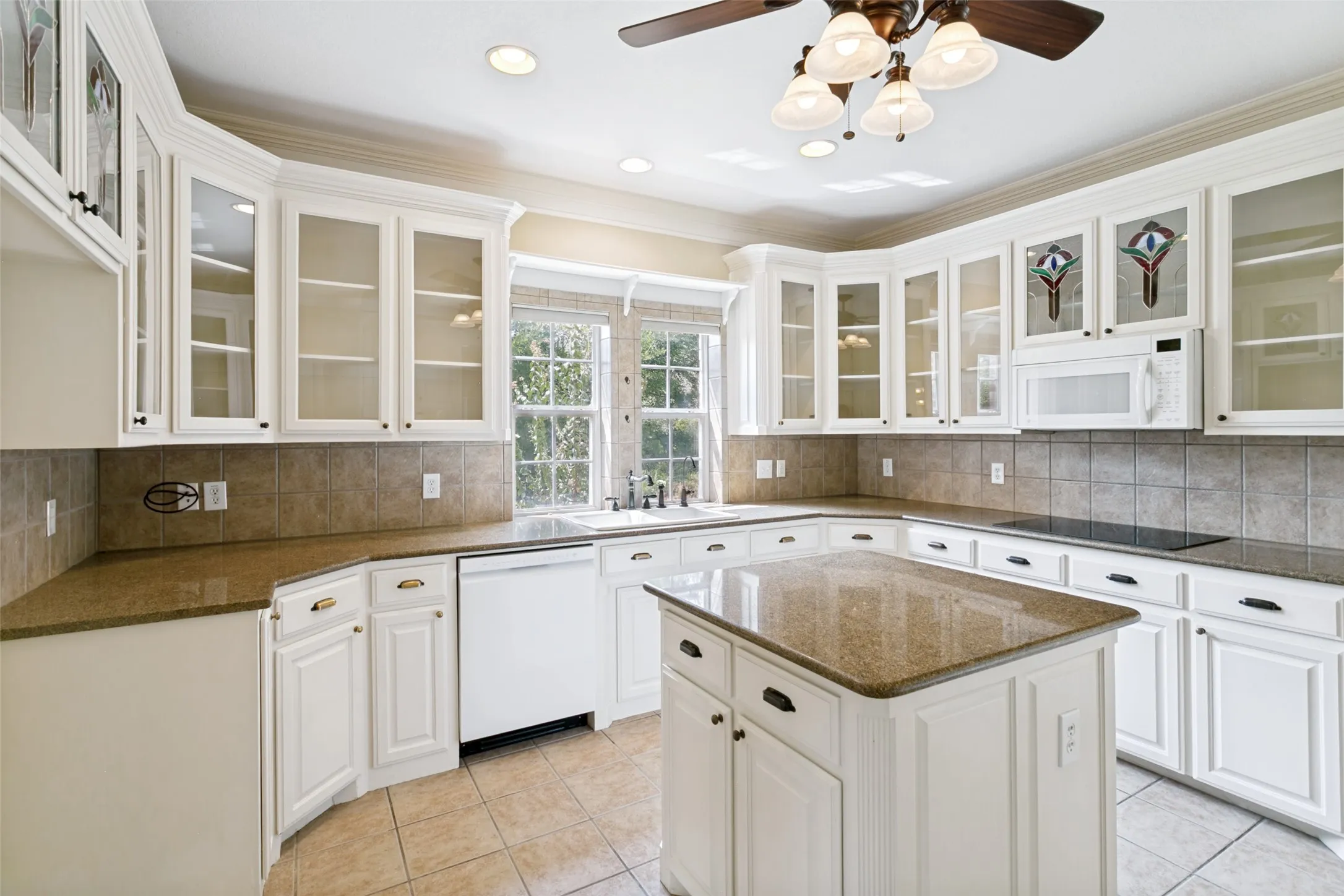 Single Family Residence For Sale in Tarrant County , 6932 La Cantera Drive, Fort Worth, Texas 76108, 4 Bedroom, 4 Bathroom, 3 Garage spaces, 3,493 Sqft, built in 2003, mls#21336847, Real Estate Agent in Fort Worth, Homes For Sale in Tarrant county, Homes For Sale in Fort Worth, Realtor in Fort Worth Texas, Real Estate Brokerage Independent Realty Texas, Luminita Cordes Realtor