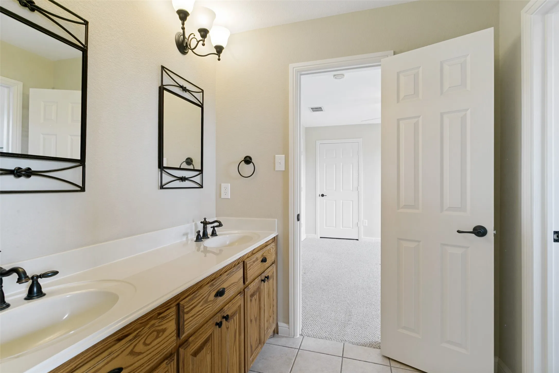 Single Family Residence For Sale in Tarrant County , 6932 La Cantera Drive, Fort Worth, Texas 76108, 4 Bedroom, 4 Bathroom, 3 Garage spaces, 3,493 Sqft, built in 2003, mls#21336847, Real Estate Agent in Fort Worth, Homes For Sale in Tarrant county, Homes For Sale in Fort Worth, Realtor in Fort Worth Texas, Real Estate Brokerage Independent Realty Texas, Luminita Cordes Realtor
