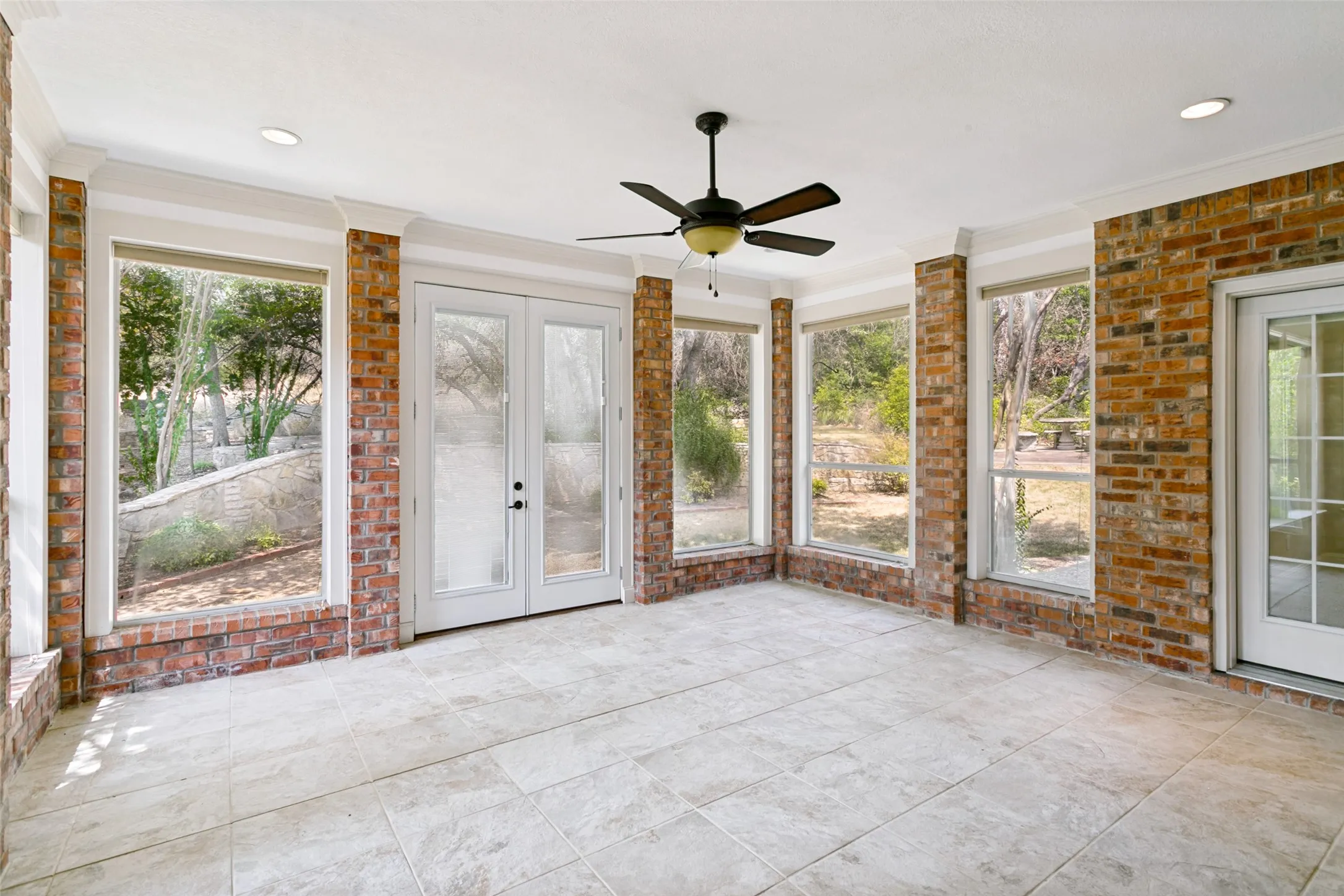 Single Family Residence For Sale in Tarrant County , 6932 La Cantera Drive, Fort Worth, Texas 76108, 4 Bedroom, 4 Bathroom, 3 Garage spaces, 3,493 Sqft, built in 2003, mls#21336847, Real Estate Agent in Fort Worth, Homes For Sale in Tarrant county, Homes For Sale in Fort Worth, Realtor in Fort Worth Texas, Real Estate Brokerage Independent Realty Texas, Luminita Cordes Realtor