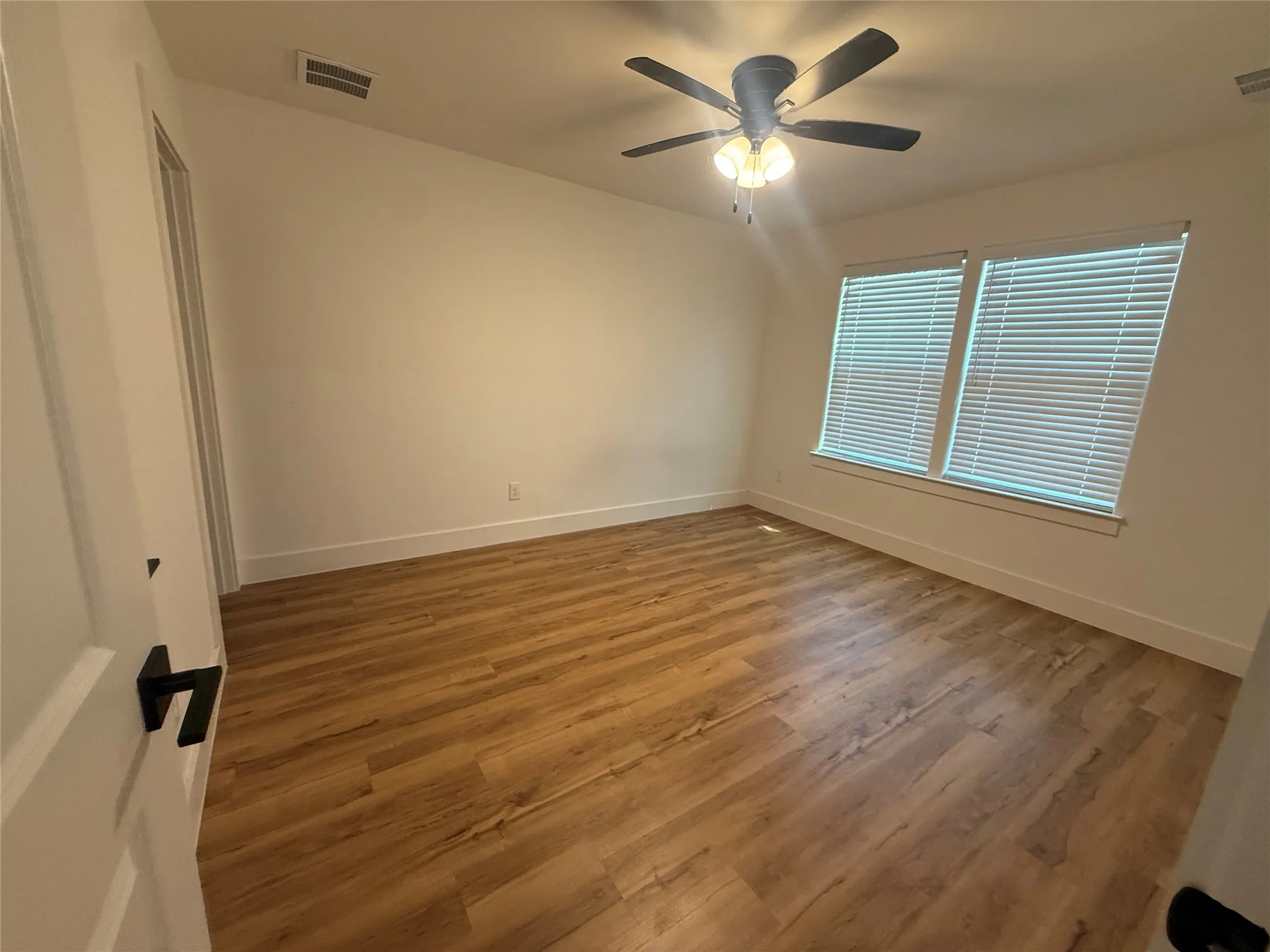 Single Family Residence For Sale in Fannin County , 905 E 10th Street, Bonham, Texas 75418, 3 Bedroom, 2 Bathroom, 1 Garage spaces, 1,392 Sqft, built in 2024, Price $259,000, mls#21357604, Real Estate Agent in Bonham, Homes For Sale in Fannin county, Homes For Sale in Bonham, Realtor in Bonham Texas, Real Estate Brokerage Independent Realty Texas, Luminita Cordes Realtor