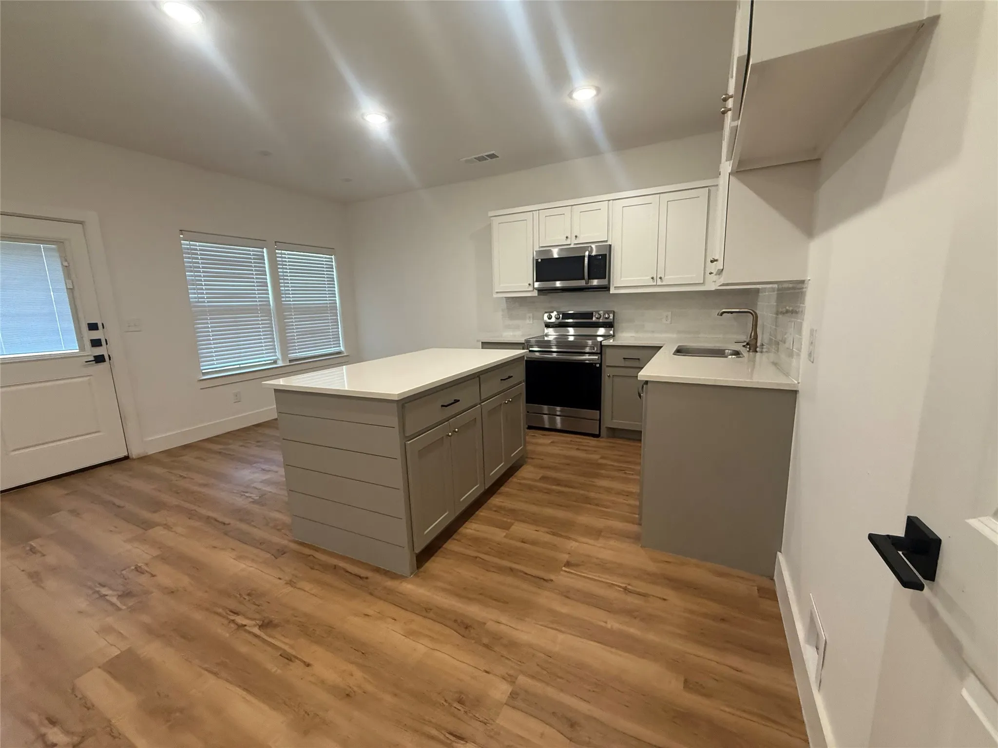 Single Family Residence For Sale in Fannin County , 905 E 10th Street, Bonham, Texas 75418, 3 Bedroom, 2 Bathroom, 1 Garage spaces, 1,392 Sqft, built in 2024, Price $259,000, mls#21357604, Real Estate Agent in Bonham, Homes For Sale in Fannin county, Homes For Sale in Bonham, Realtor in Bonham Texas, Real Estate Brokerage Independent Realty Texas, Luminita Cordes Realtor