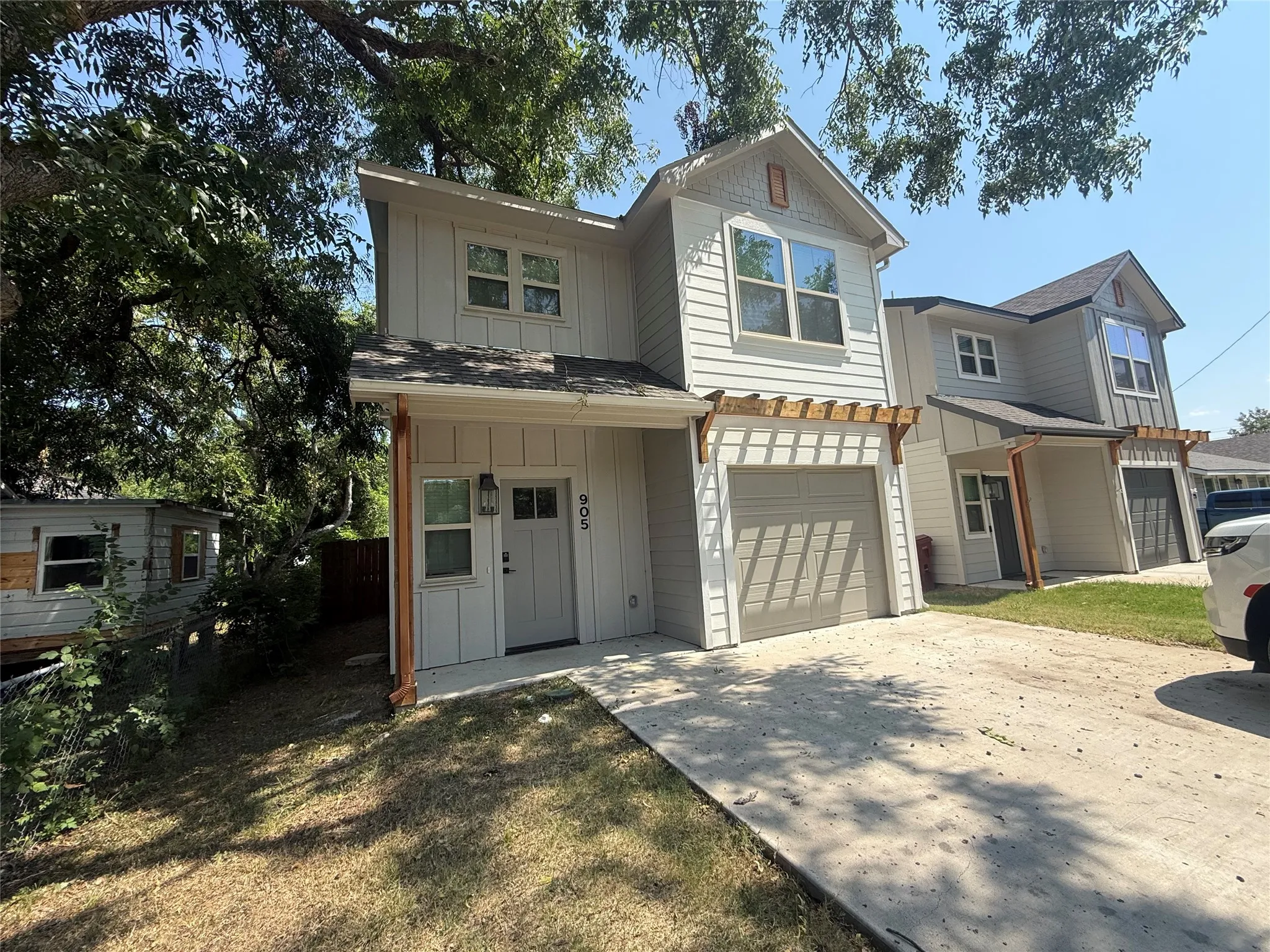 Single Family Residence For Sale in Fannin County , 905 E 10th Street, Bonham, Texas 75418, 3 Bedroom, 2 Bathroom, 1 Garage spaces, 1,392 Sqft, built in 2024, Price $259,000, mls#21357604, Real Estate Agent in Bonham, Homes For Sale in Fannin county, Homes For Sale in Bonham, Realtor in Bonham Texas, Real Estate Brokerage Independent Realty Texas, Luminita Cordes Realtor