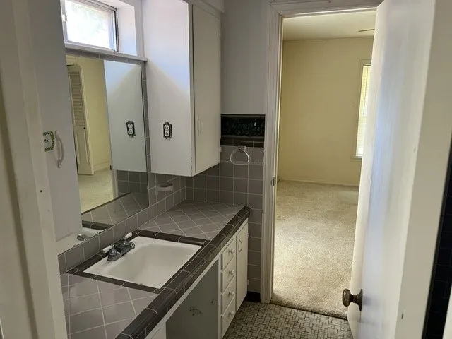 Single Family Residence For Sale in Denton County , 1203 Clover Lane, Denton, Texas 76209, 4 Bedroom, 3 Bathroom, Garage spaces, 2,781 Sqft, built in 1956, mls#21357798, Real Estate Agent in Denton, Homes For Sale in Denton county, Homes For Sale in Denton, Realtor in Denton Texas, Real Estate Brokerage Independent Realty Texas, Luminita Cordes Realtor