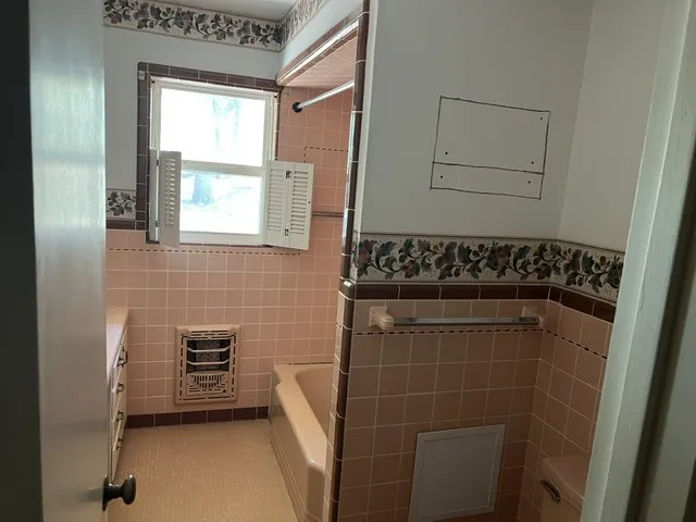Single Family Residence For Sale in Denton County , 1203 Clover Lane, Denton, Texas 76209, 4 Bedroom, 3 Bathroom, Garage spaces, 2,781 Sqft, built in 1956, mls#21357798, Real Estate Agent in Denton, Homes For Sale in Denton county, Homes For Sale in Denton, Realtor in Denton Texas, Real Estate Brokerage Independent Realty Texas, Luminita Cordes Realtor