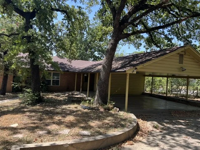 Single Family Residence For Sale in Denton County , 1203 Clover Lane, Denton, Texas 76209, 4 Bedroom, 3 Bathroom, Garage spaces, 2,781 Sqft, built in 1956, mls#21357798, Real Estate Agent in Denton, Homes For Sale in Denton county, Homes For Sale in Denton, Realtor in Denton Texas, Real Estate Brokerage Independent Realty Texas, Luminita Cordes Realtor