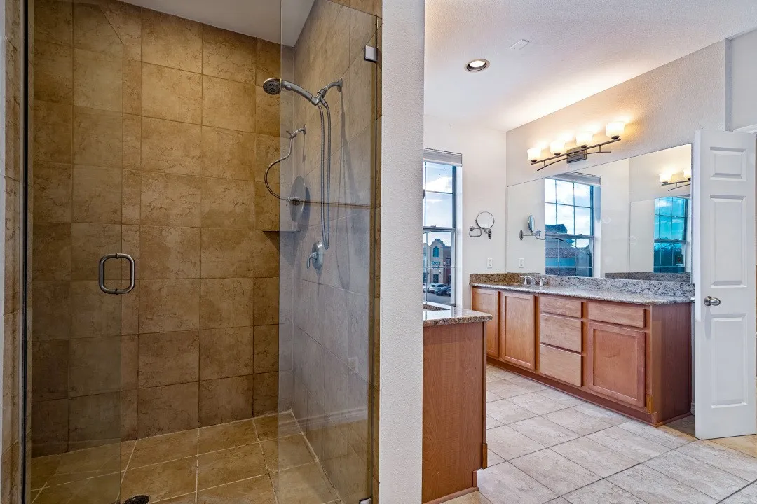 Townhouse For Rent in Dallas County , 2016 Azure Pointe, Richardson, Texas 75080, 2 Bedroom, 2 Bathroom, 2 Garage spaces, 1,626 Sqft, built in 2006, mls#21357799, Real Estate Agent in Richardson, Homes For Rent in Dallas county, Homes For Rent in Richardson, Realtor in Richardson Texas, Real Estate Brokerage Independent Realty Texas, Luminita Cordes Realtor