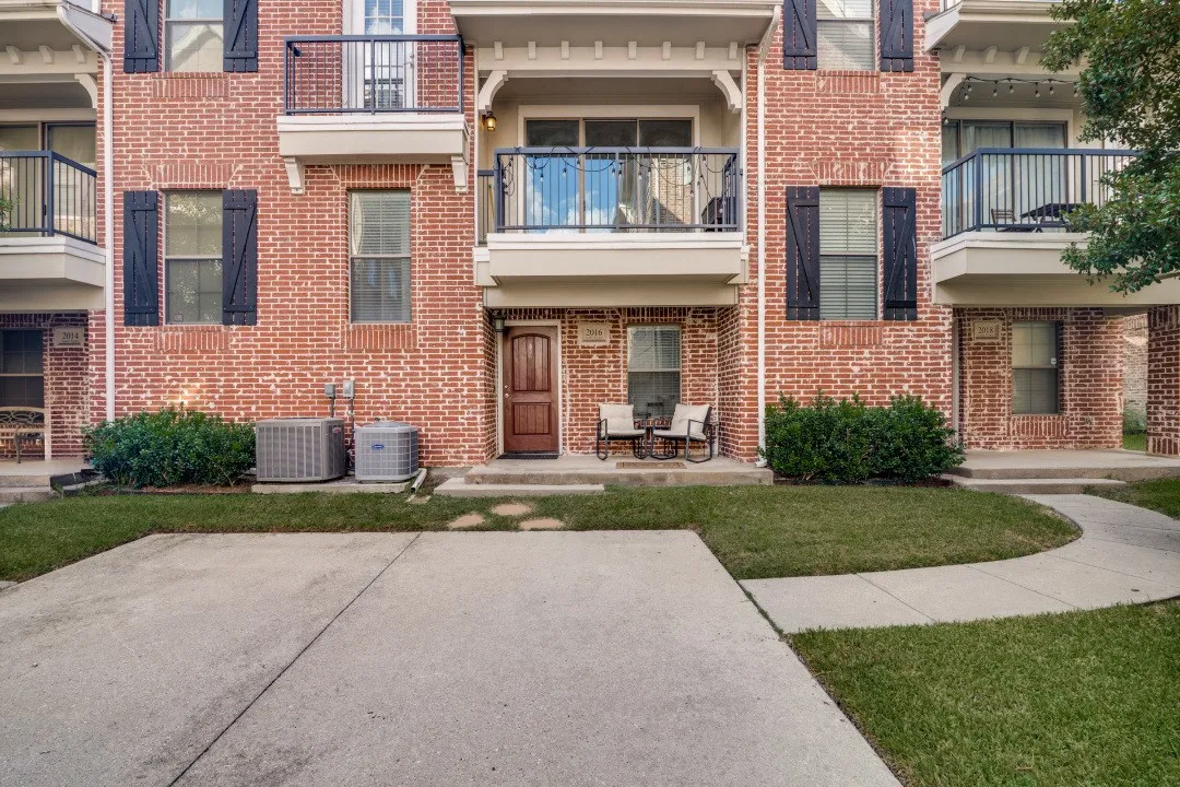 Townhouse For Rent in Dallas County , 2016 Azure Pointe, Richardson, Texas 75080, 2 Bedroom, 2 Bathroom, 2 Garage spaces, 1,626 Sqft, built in 2006, mls#21357799, Real Estate Agent in Richardson, Homes For Rent in Dallas county, Homes For Rent in Richardson, Realtor in Richardson Texas, Real Estate Brokerage Independent Realty Texas, Luminita Cordes Realtor