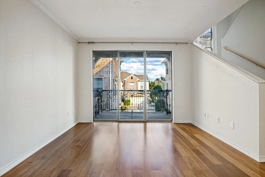 Townhouse For Rent in Dallas County , 2016 Azure Pointe, Richardson, Texas 75080, 2 Bedroom, 2 Bathroom, 2 Garage spaces, 1,626 Sqft, built in 2006, mls#21357799, Real Estate Agent in Richardson, Homes For Rent in Dallas county, Homes For Rent in Richardson, Realtor in Richardson Texas, Real Estate Brokerage Independent Realty Texas, Luminita Cordes Realtor