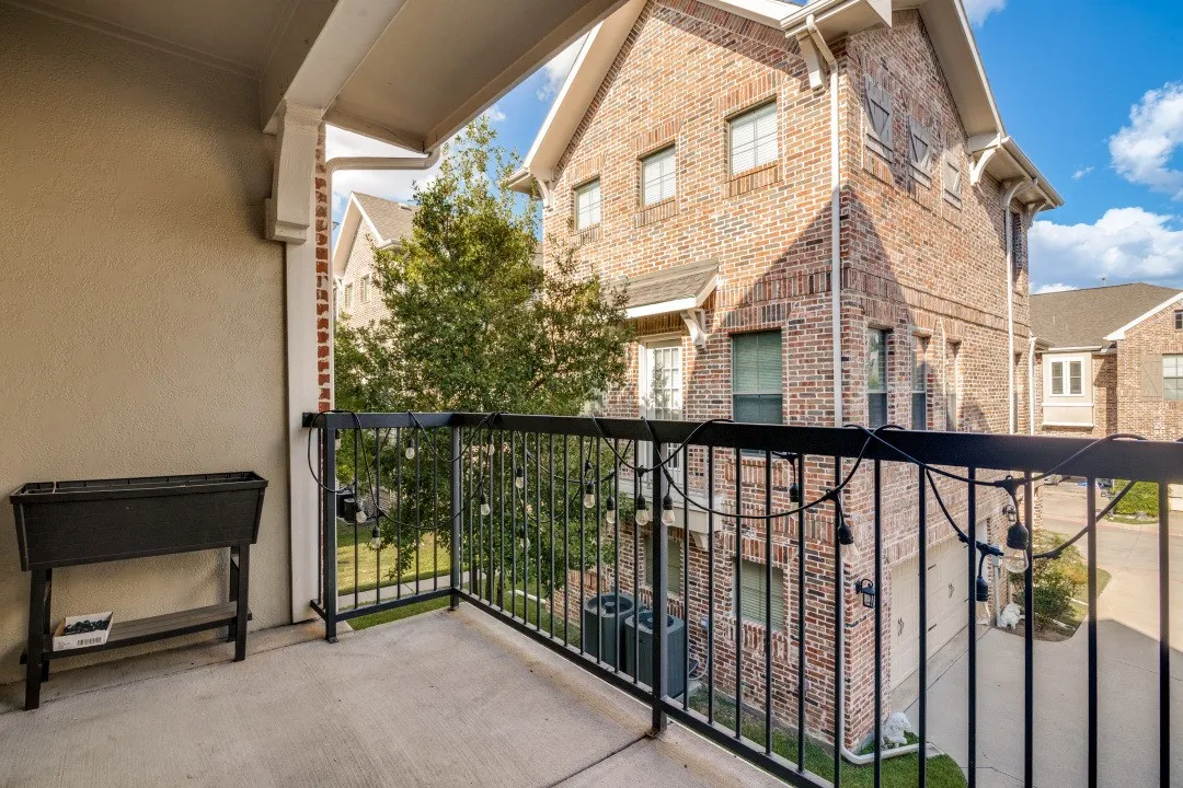 Townhouse For Rent in Dallas County , 2016 Azure Pointe, Richardson, Texas 75080, 2 Bedroom, 2 Bathroom, 2 Garage spaces, 1,626 Sqft, built in 2006, mls#21357799, Real Estate Agent in Richardson, Homes For Rent in Dallas county, Homes For Rent in Richardson, Realtor in Richardson Texas, Real Estate Brokerage Independent Realty Texas, Luminita Cordes Realtor
