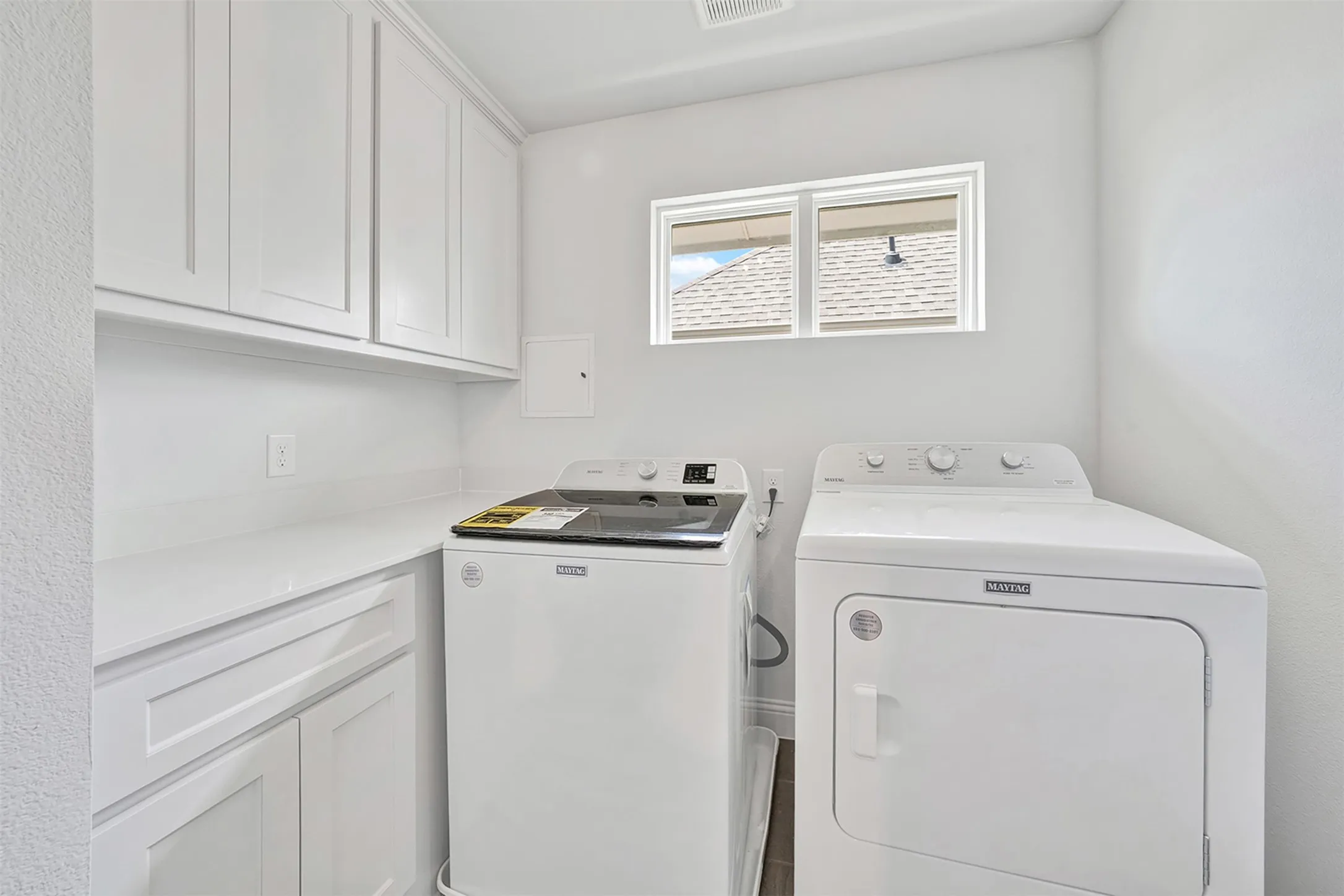 Single Family Residence For Rent in Tarrant County , 1008 Bolden Avenue, Crowley, Texas 76036, 3 Bedroom, 3 Bathroom, 2 Garage spaces, 2,438 Sqft, built in 2023, mls#21350967, Real Estate Agent in Crowley, Homes For Rent in Tarrant county, Homes For Rent in Crowley, Realtor in Crowley Texas, Real Estate Brokerage Independent Realty Texas, Luminita Cordes Realtor