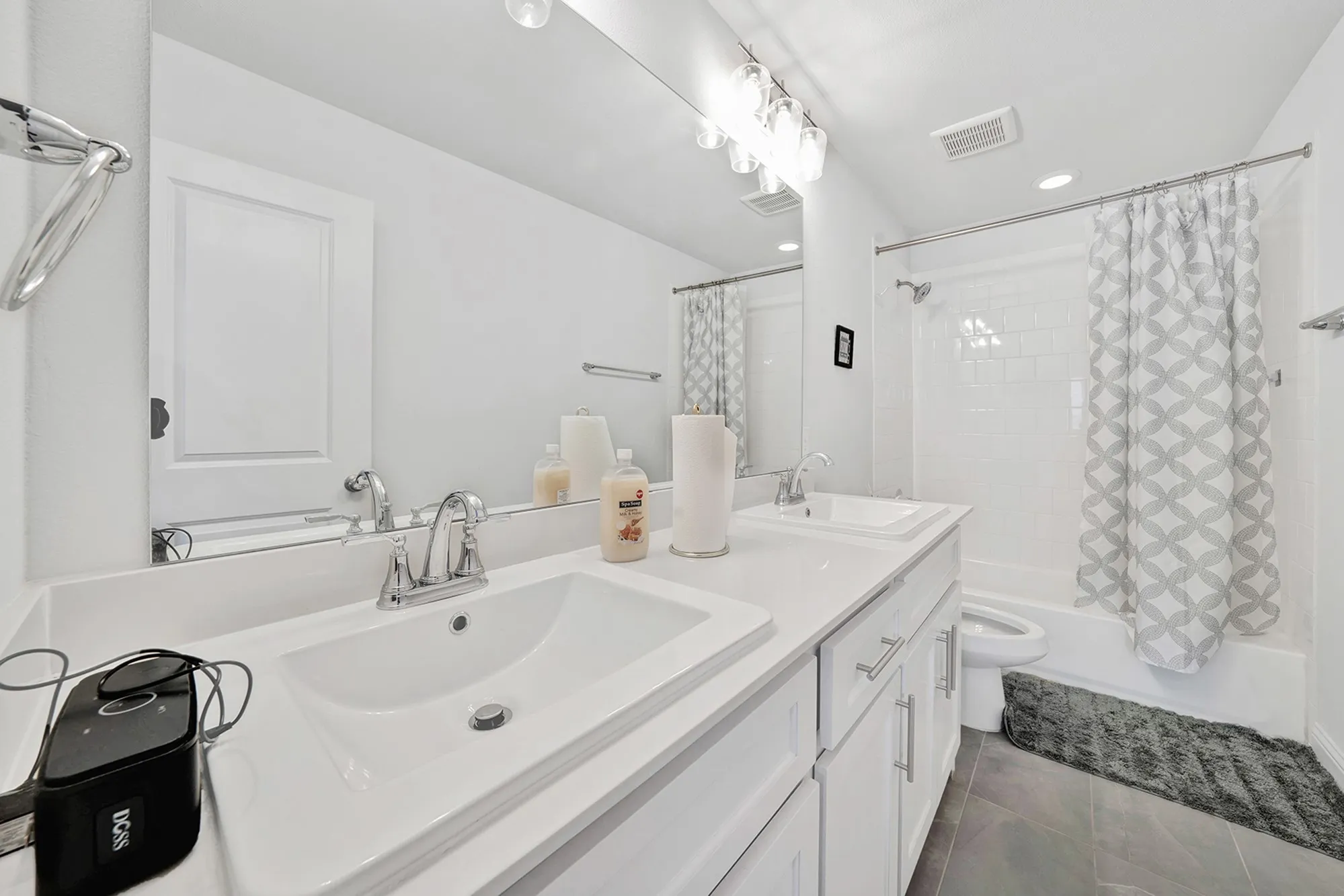 Single Family Residence For Rent in Tarrant County , 1008 Bolden Avenue, Crowley, Texas 76036, 3 Bedroom, 3 Bathroom, 2 Garage spaces, 2,438 Sqft, built in 2023, mls#21350967, Real Estate Agent in Crowley, Homes For Rent in Tarrant county, Homes For Rent in Crowley, Realtor in Crowley Texas, Real Estate Brokerage Independent Realty Texas, Luminita Cordes Realtor