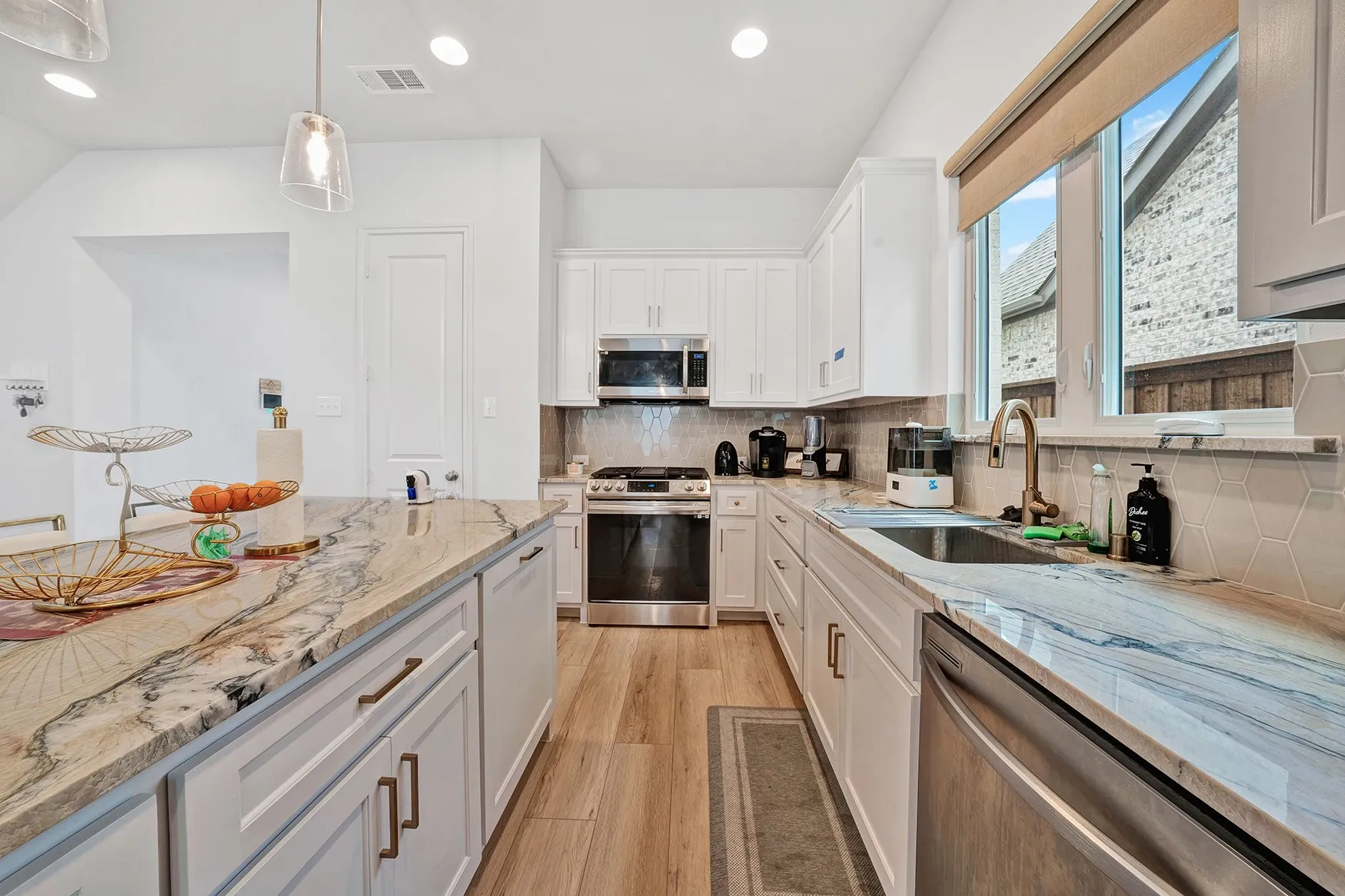 Single Family Residence For Rent in Tarrant County , 1008 Bolden Avenue, Crowley, Texas 76036, 3 Bedroom, 3 Bathroom, 2 Garage spaces, 2,438 Sqft, built in 2023, mls#21350967, Real Estate Agent in Crowley, Homes For Rent in Tarrant county, Homes For Rent in Crowley, Realtor in Crowley Texas, Real Estate Brokerage Independent Realty Texas, Luminita Cordes Realtor